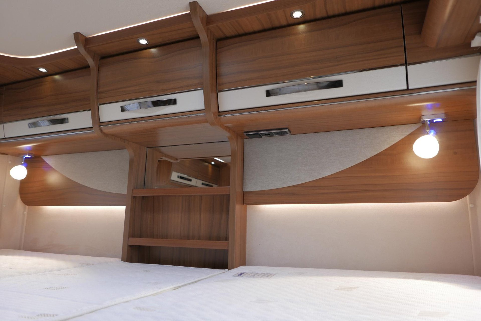 Hymer B 678 PL PremiumLine | Automaat | Levelsysteem | Enkele bedden