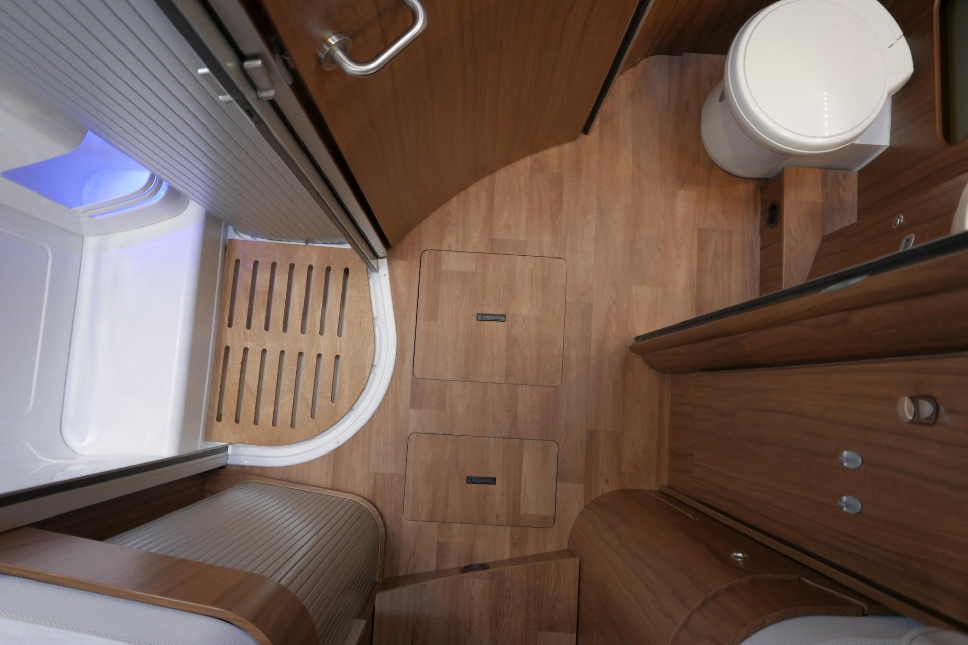 Hymer B 678 PL PremiumLine | Automaat | Levelsysteem | Enkele bedden