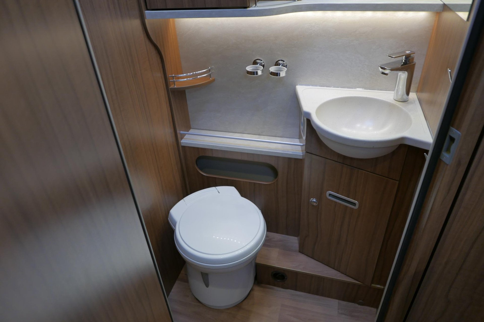 Hymer B 678 PL PremiumLine | Automaat | Levelsysteem | Enkele bedden