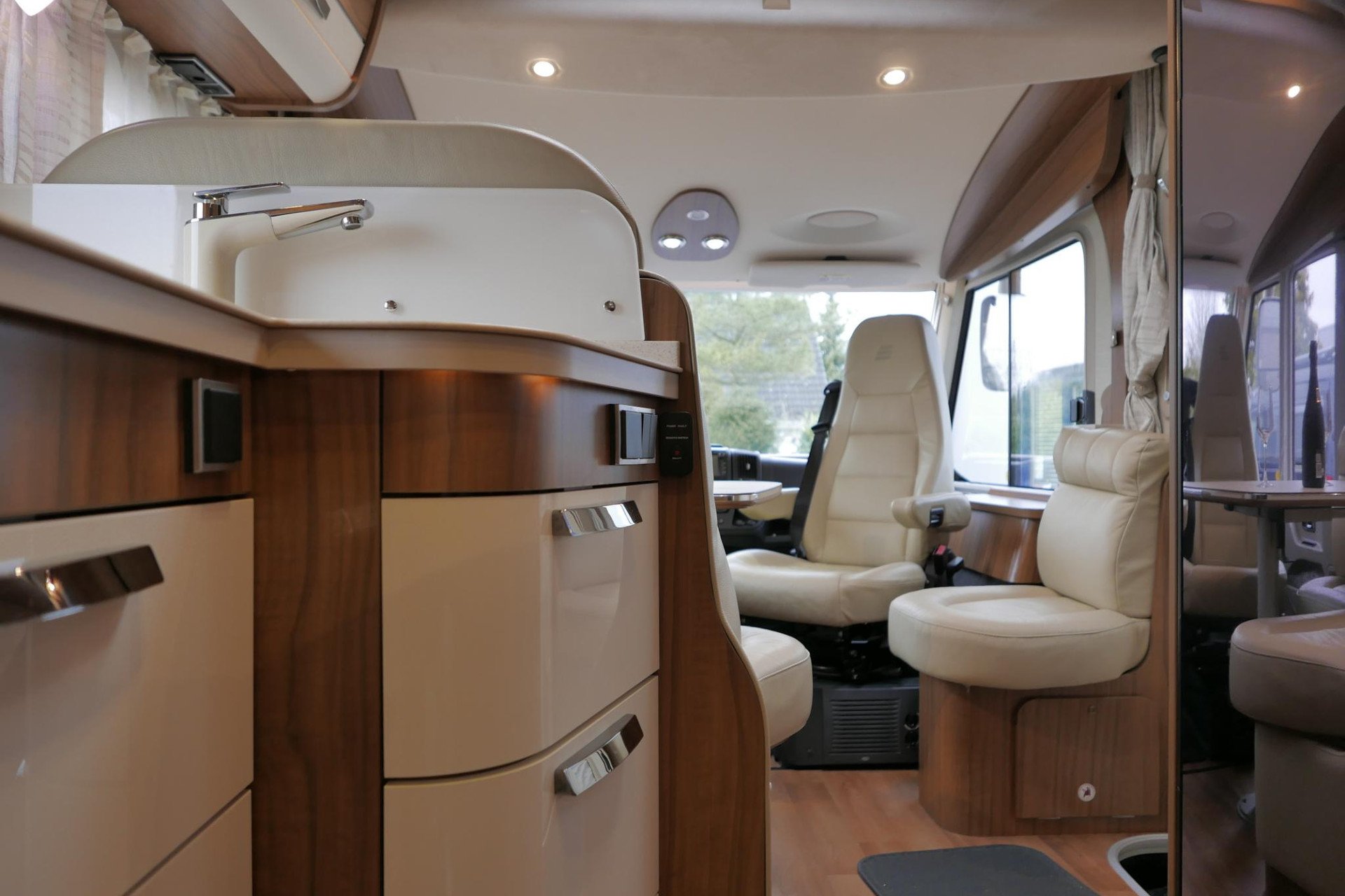 Hymer B 678 PL PremiumLine | Automaat | Levelsysteem | Enkele bedden