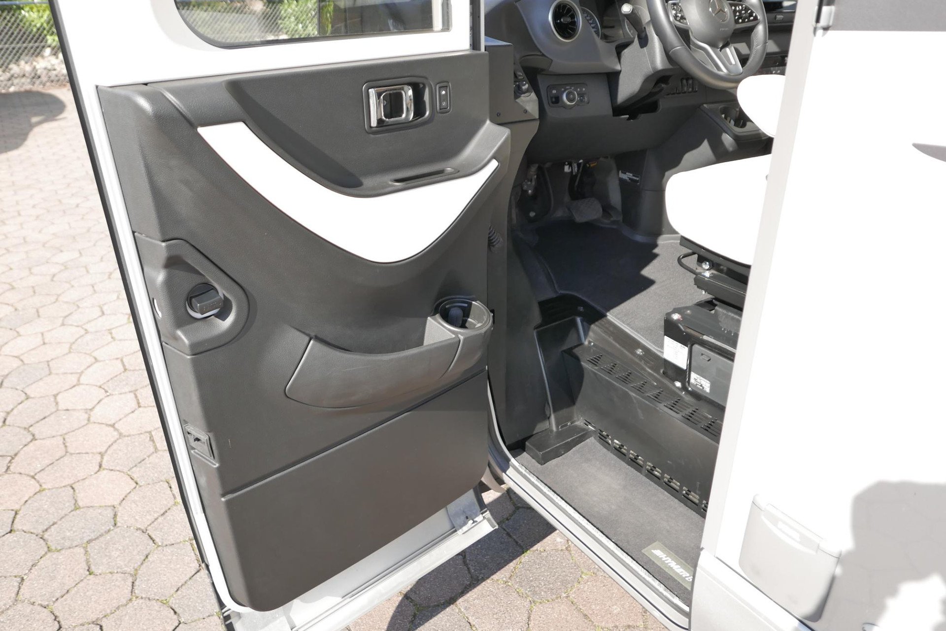 Hymer BML-I 790 MasterLine | Queensbed | Levelsysteem | Hefbed | Lithium |