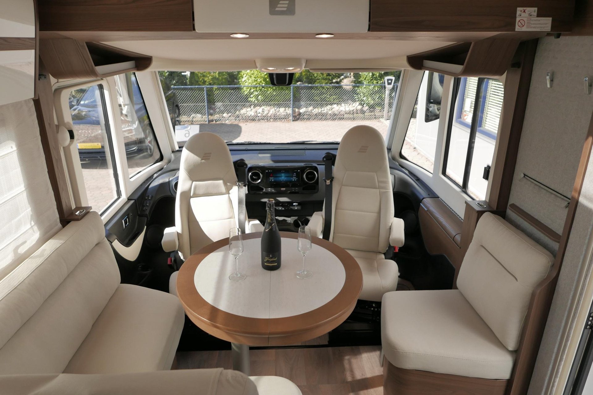 Hymer BML-I 790 MasterLine | Queensbed | Levelsysteem | Hefbed | Lithium |