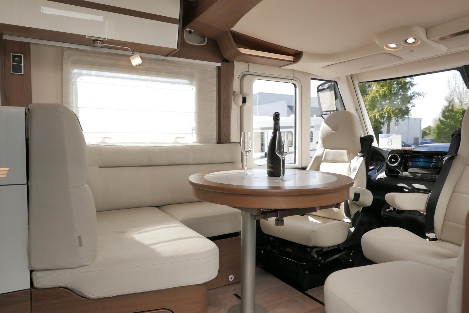 Hymer BML-I 790 MasterLine | Queensbed | Levelsysteem | Hefbed | Lithium |