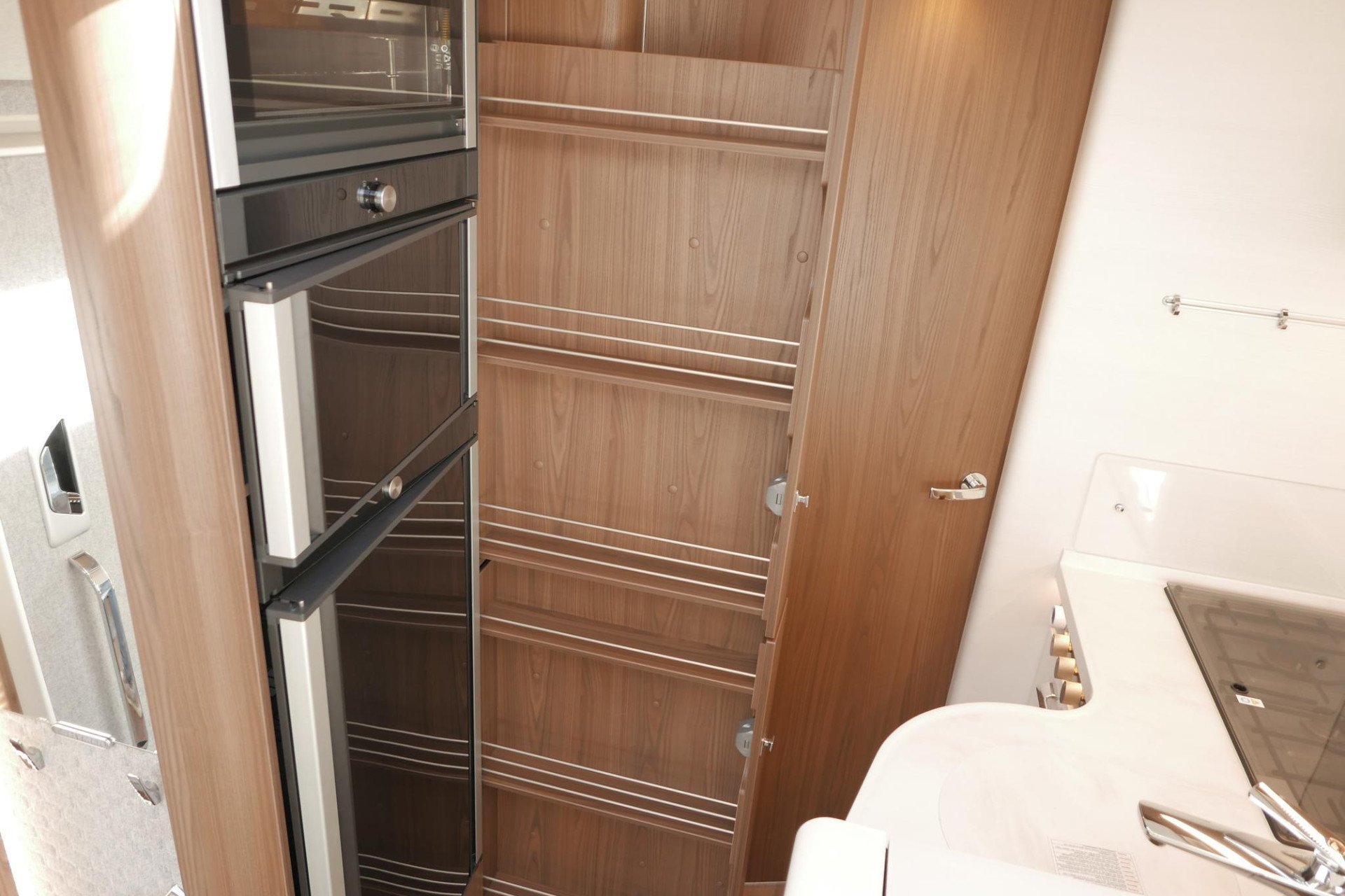 Hymer BML-I 790 MasterLine | Queensbed | Levelsysteem | Hefbed | Lithium |