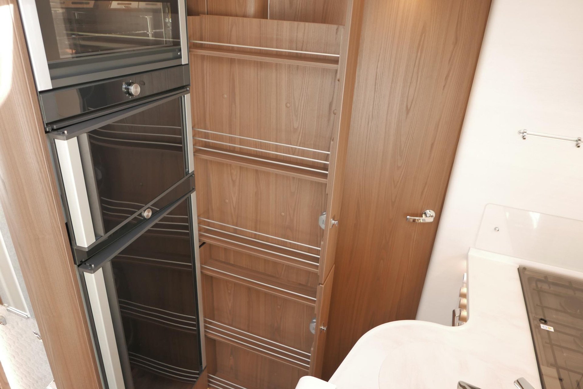 Hymer BML-I 790 MasterLine | Queensbed | Levelsysteem | Hefbed | Lithium |