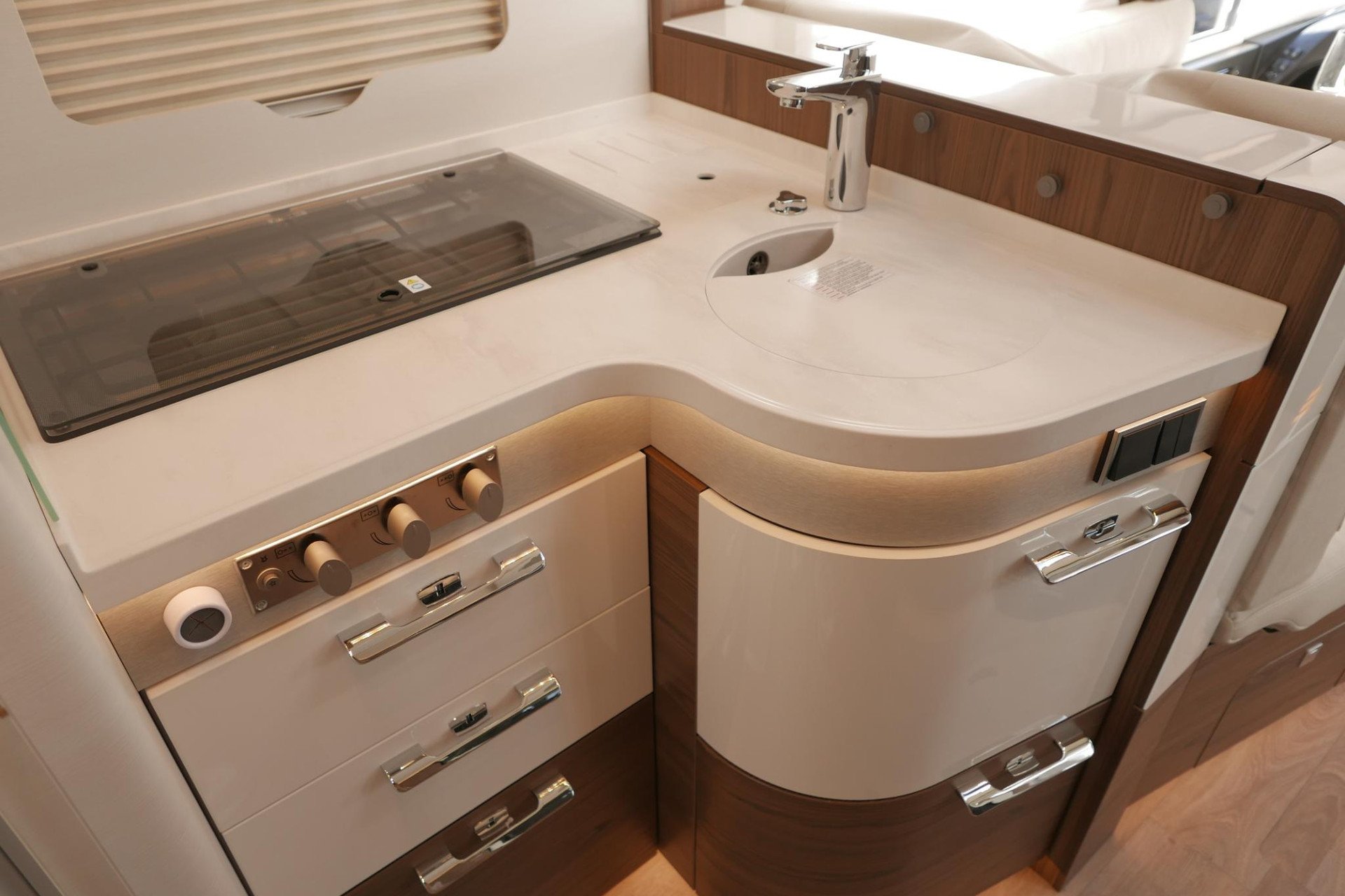 Hymer BML-I 790 MasterLine | Queensbed | Levelsysteem | Hefbed | Lithium |