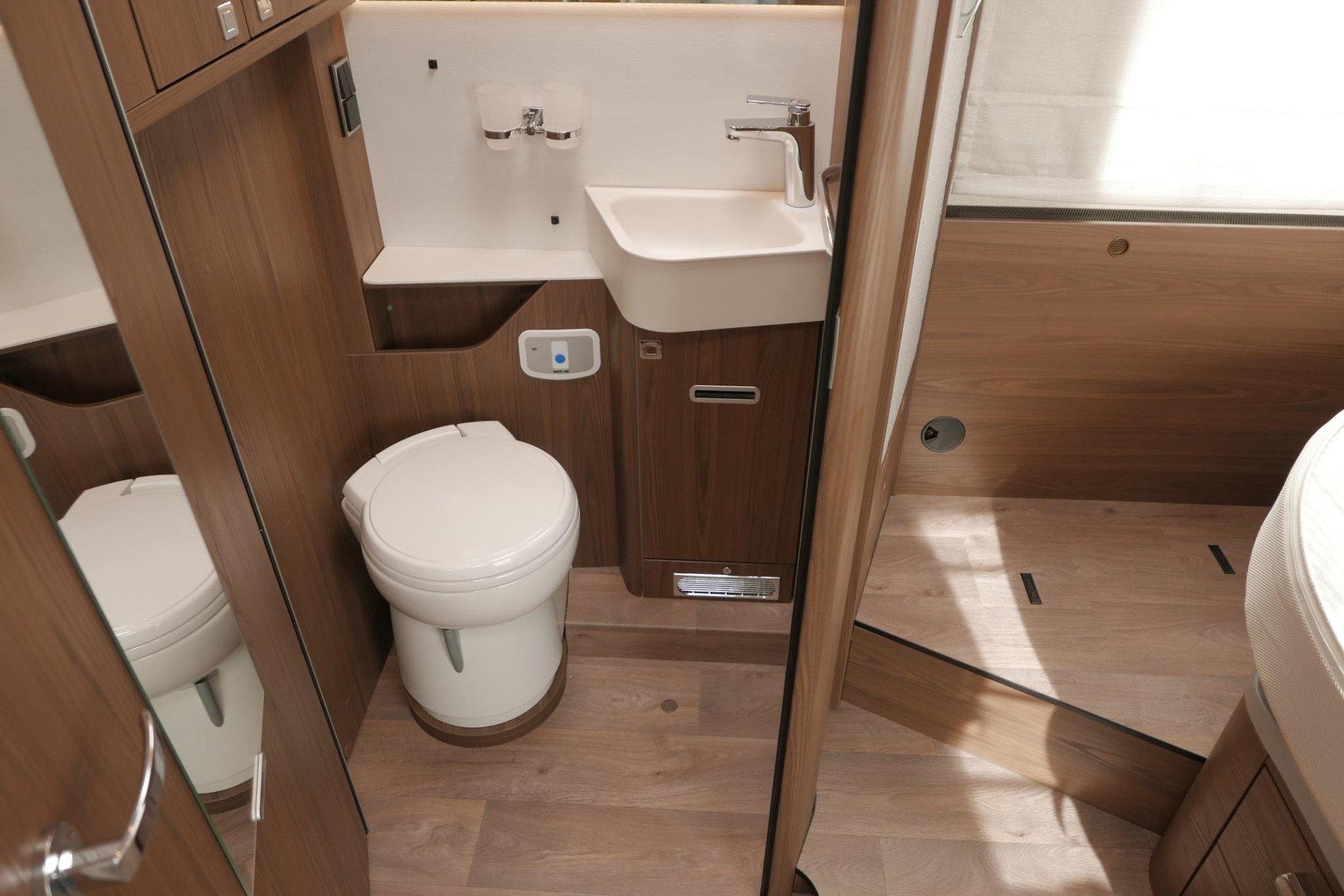Hymer BML-I 790 MasterLine | Queensbed | Levelsysteem | Hefbed | Lithium |
