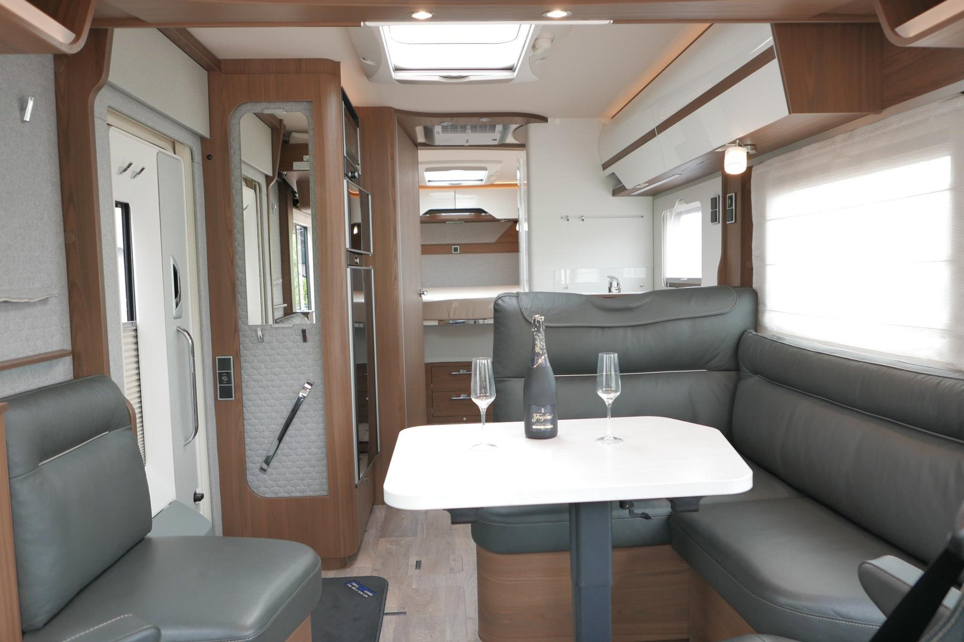 Hymer BML-I 790 MasterLine | Queensbed | Levelsysteem | Hefbed | Lithium |