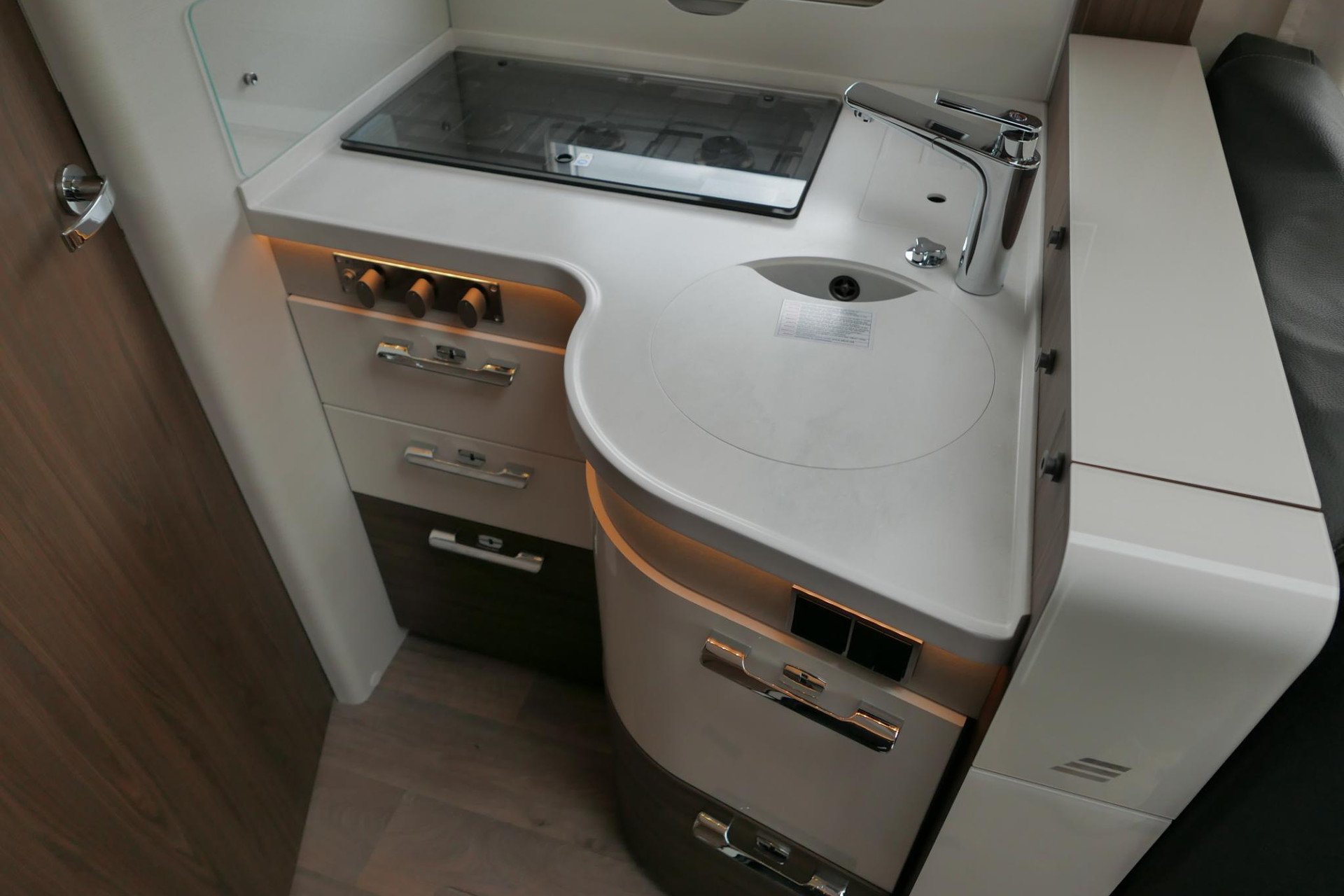 Hymer BML-I 790 MasterLine | Queensbed | Levelsysteem | Hefbed | Lithium |
