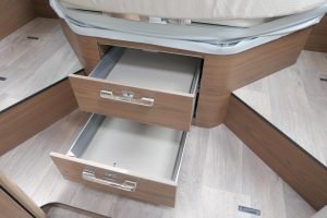 Hymer BML-I 790 MasterLine | Queensbed | Levelsysteem | Hefbed | Lithium |