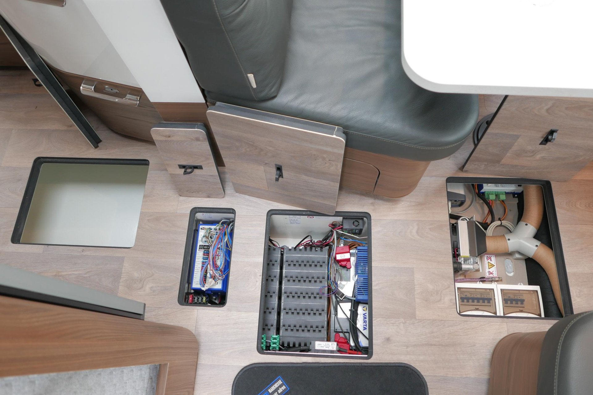 Hymer BML-I 790 MasterLine | Queensbed | Levelsysteem | Hefbed | Lithium |