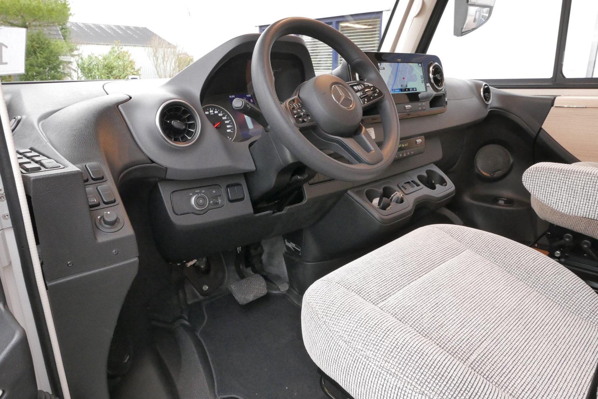 Hymer BMC-I 580 ModernComfort | Bovenkastjes | Levelsysteem | Omvormer | Zonnepanelen