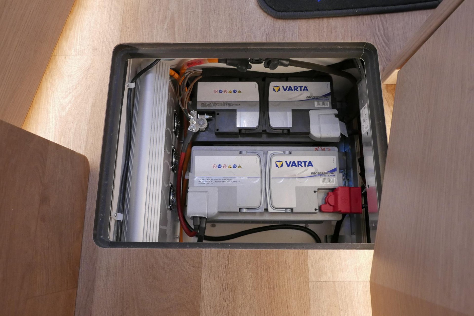 Hymer BMC-I 580 ModernComfort | Bovenkastjes | Levelsysteem | Omvormer | Zonnepanelen