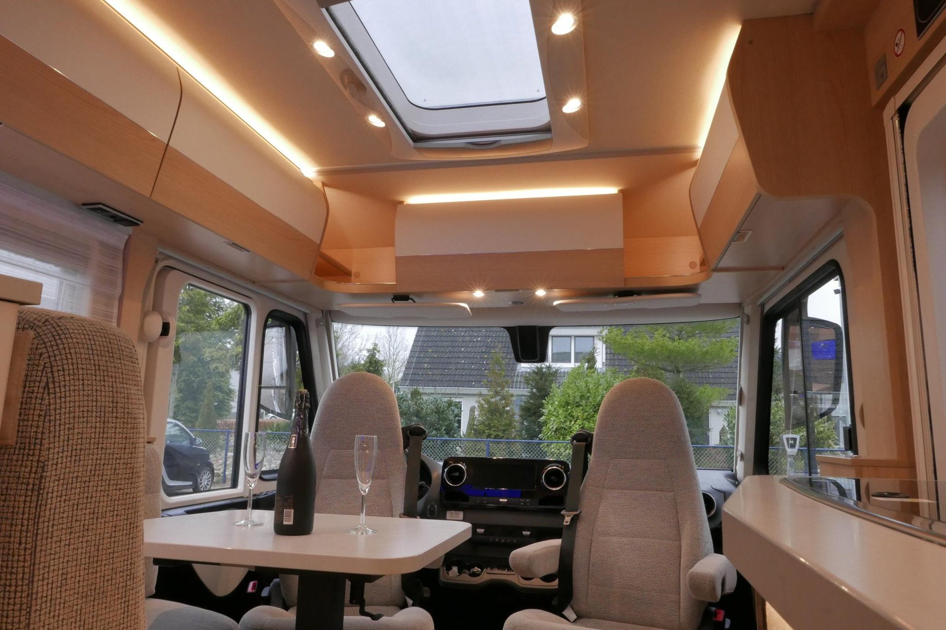 Hymer BMC-I 580 ModernComfort | Bovenkastjes | Levelsysteem | Omvormer | Zonnepanelen
