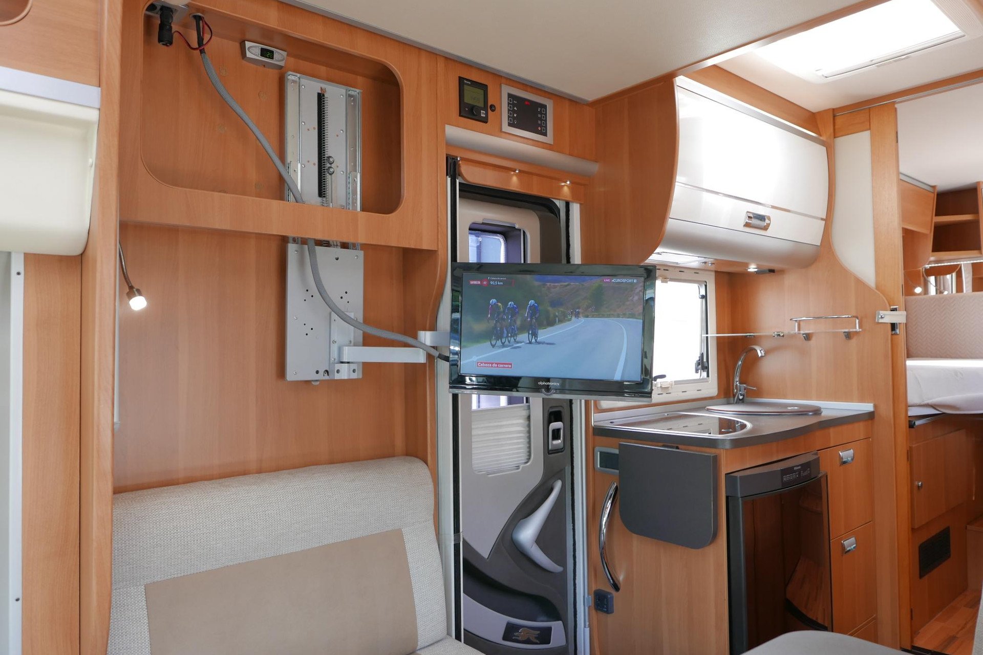 Laika Ecovip 309 | Enkele bedden | 6.99m | Zonnepaneel | Schotel