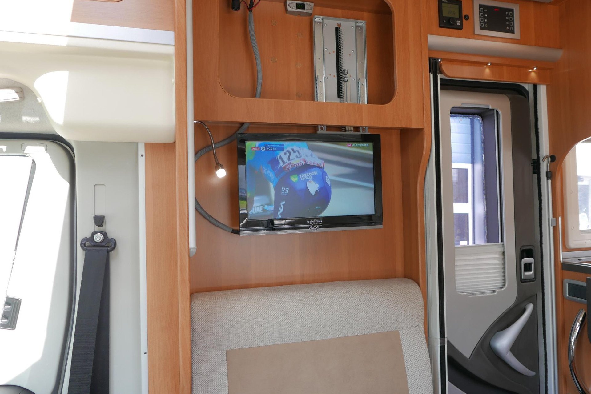 Laika Ecovip 309 | Enkele bedden | 6.99m | Zonnepaneel | Schotel