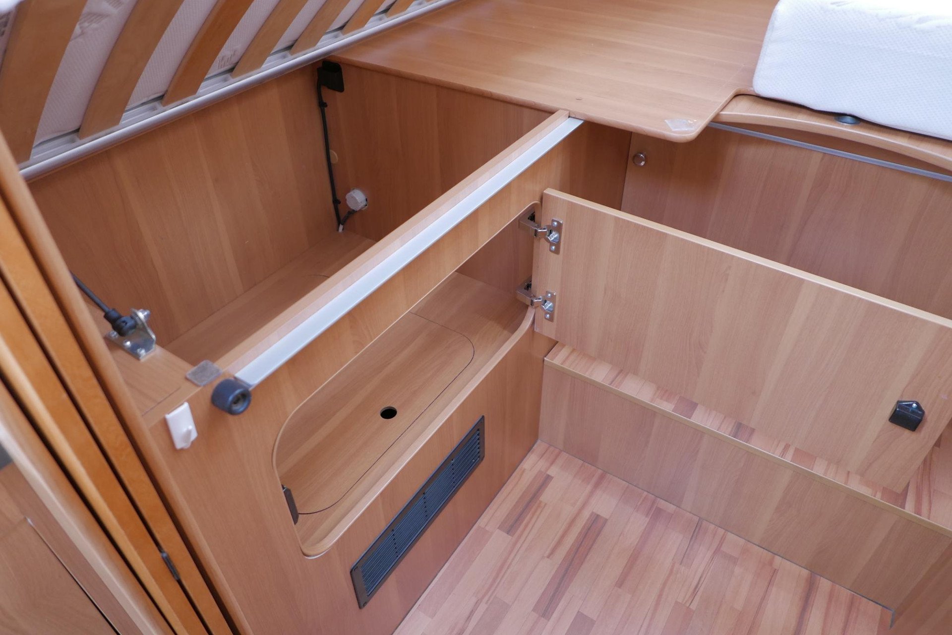 Laika Ecovip 309 | Enkele bedden | 6.99m | Zonnepaneel | Schotel