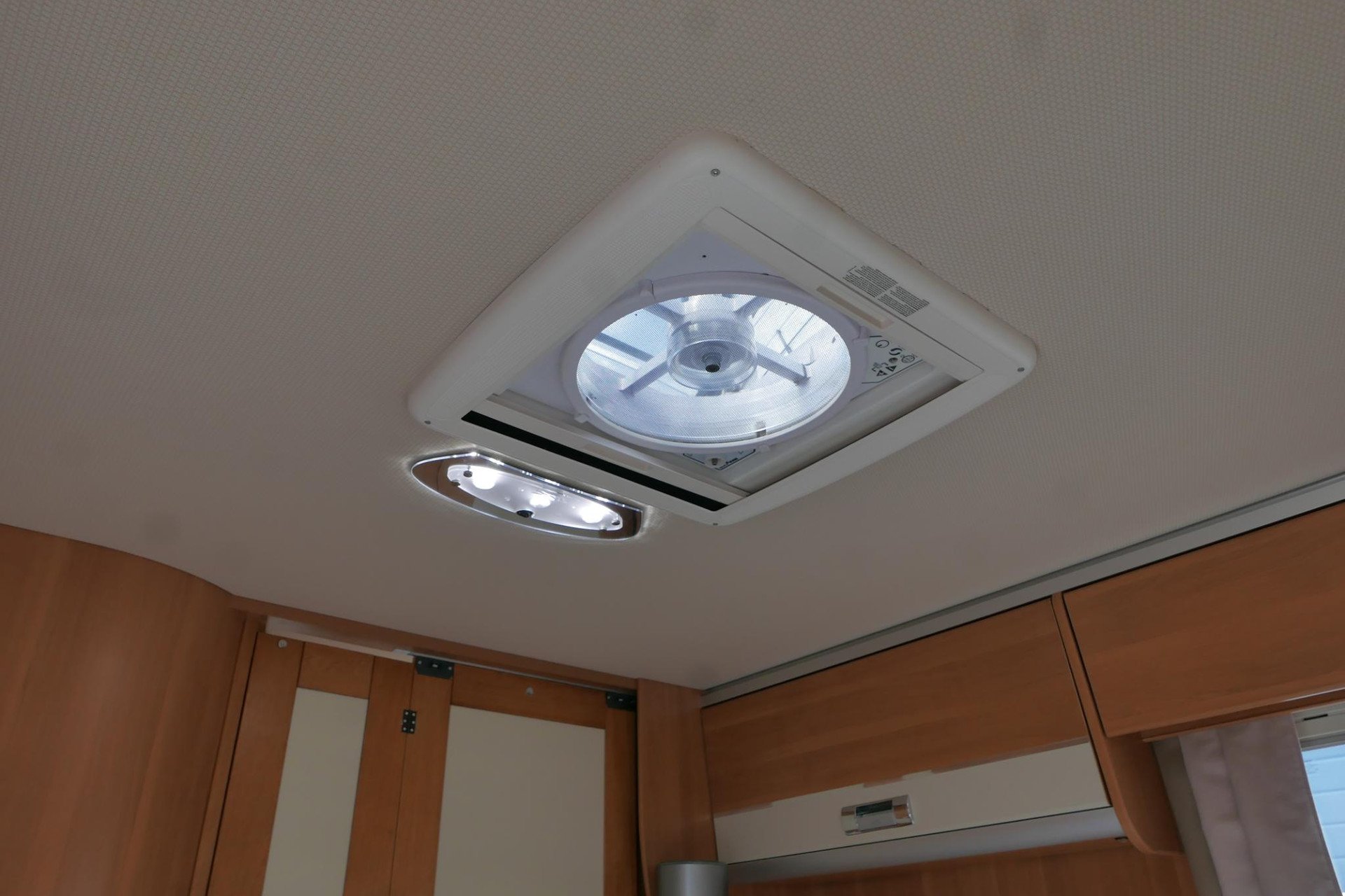 Laika Ecovip 309 | Enkele bedden | 6.99m | Zonnepaneel | Schotel