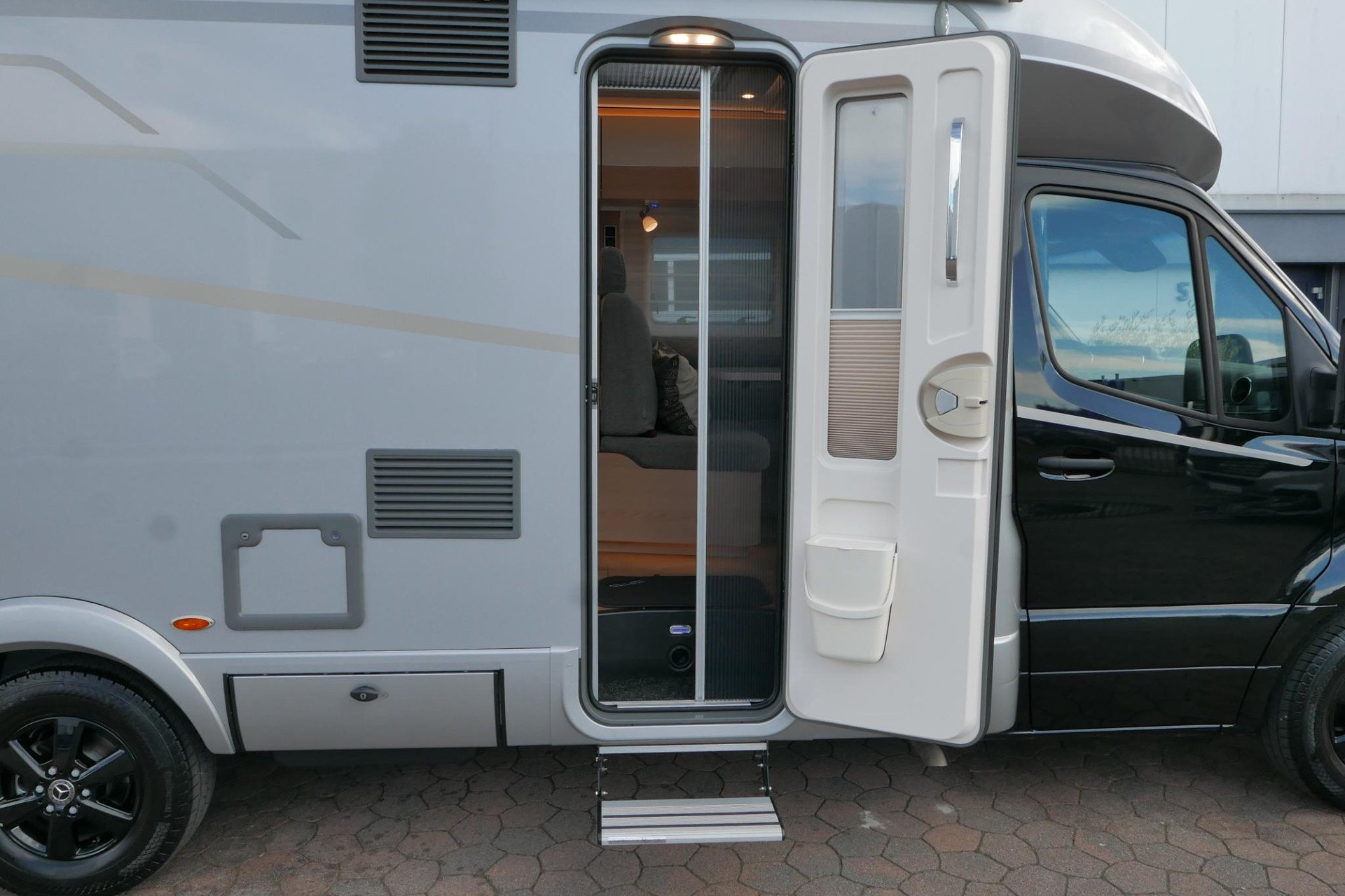Hymer BMC-T 690 | Mercedes | 280 Ah Lithium | Queensbed |