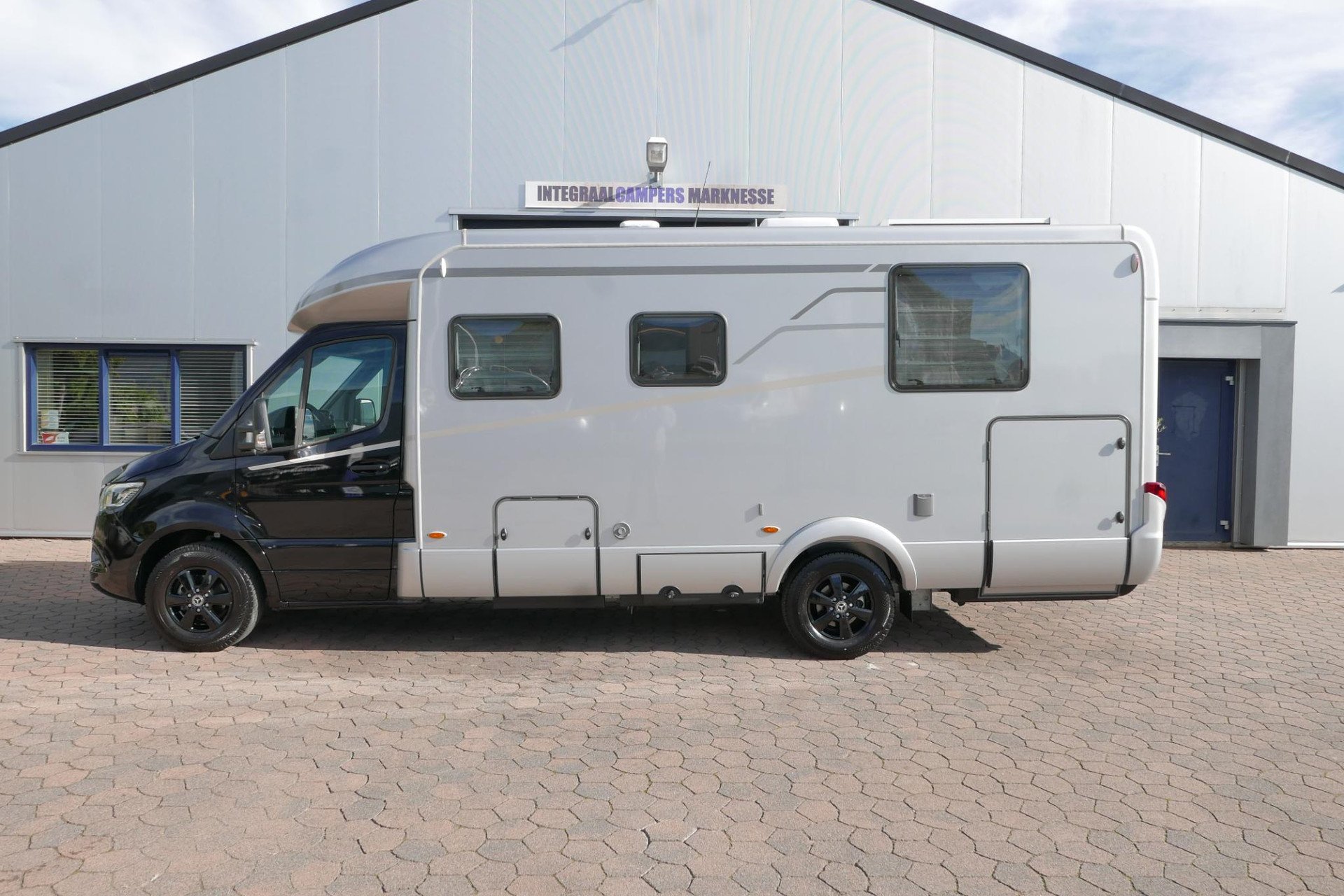 Hymer BMC-T 690 | Mercedes | 280 Ah Lithium | Queensbed |