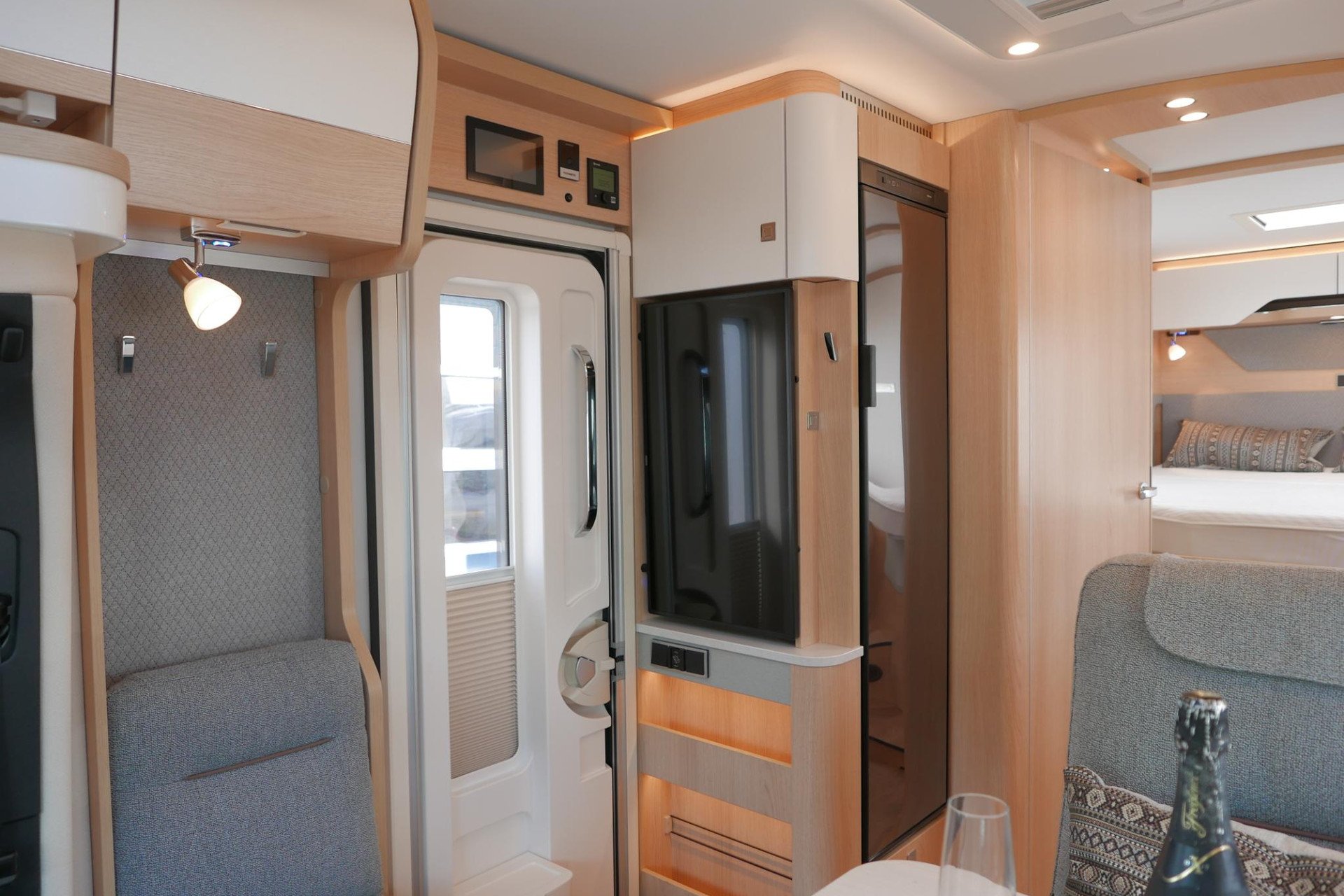 Hymer BMC-T 690 | Mercedes | 280 Ah Lithium | Queensbed |