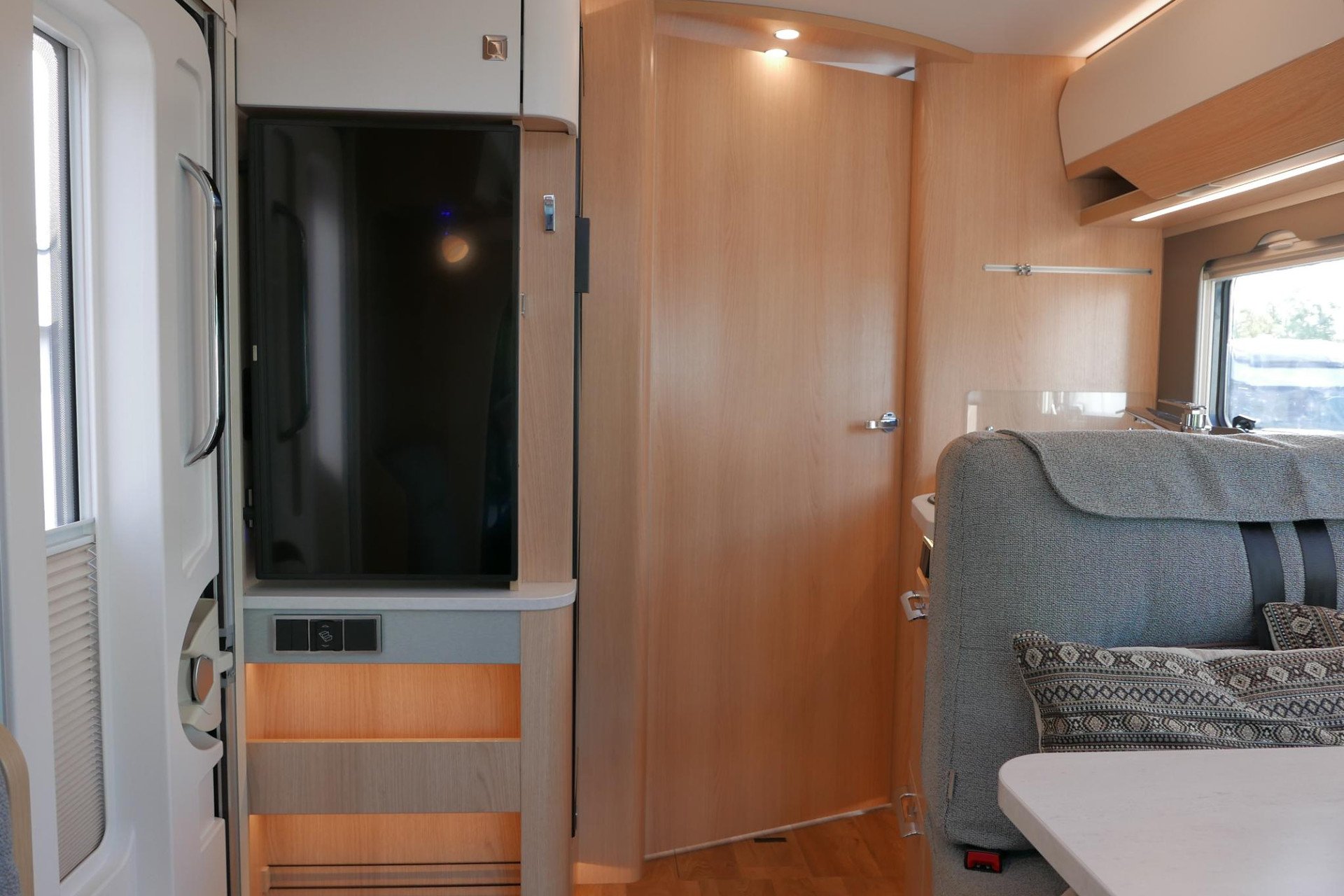 Hymer BMC-T 690 | Mercedes | 280 Ah Lithium | Queensbed |