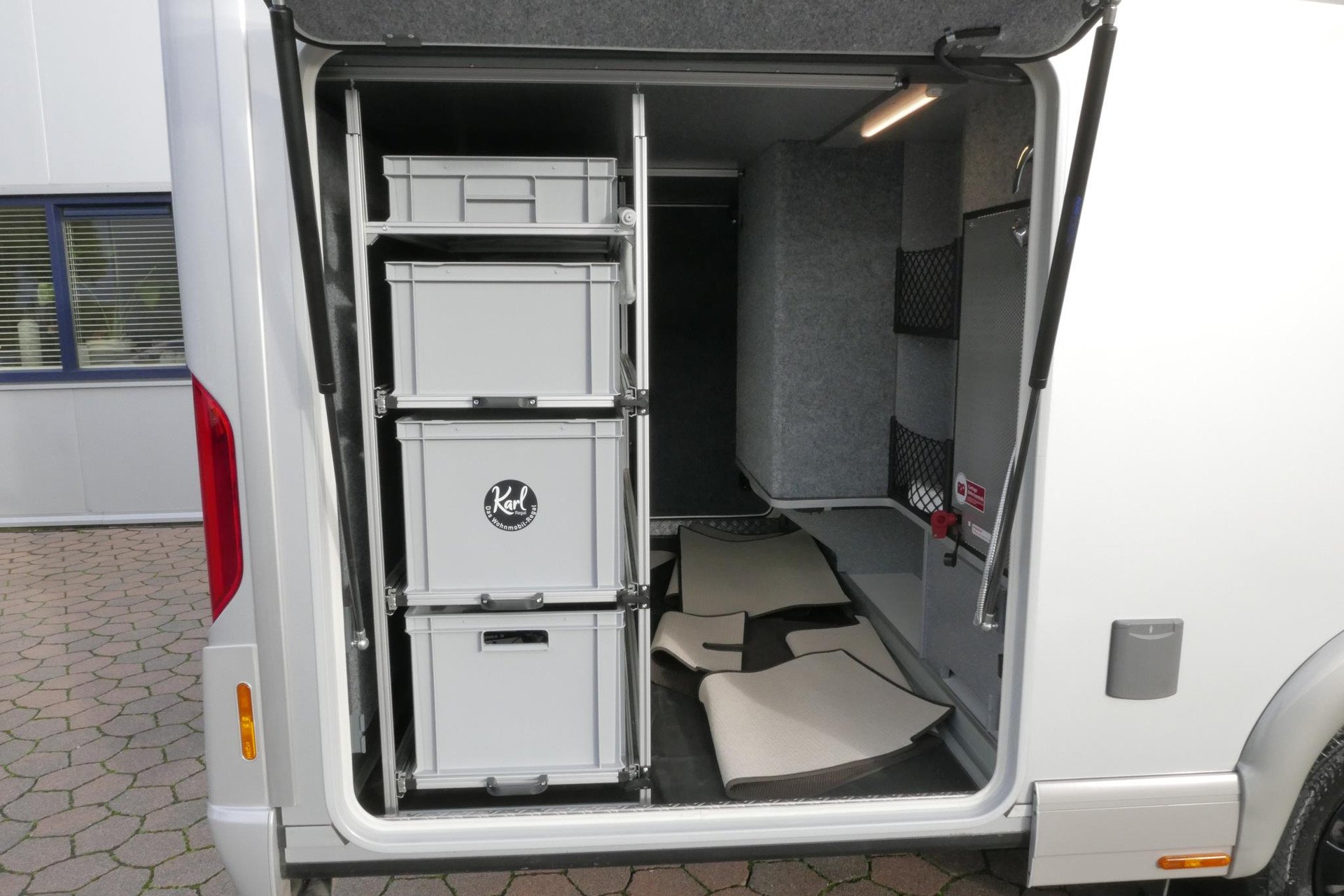 Carthago Chic E-Line l 50 LE DA | Silverline | Mercedes-Benz | Levelsysteem | Zonnepanelen |