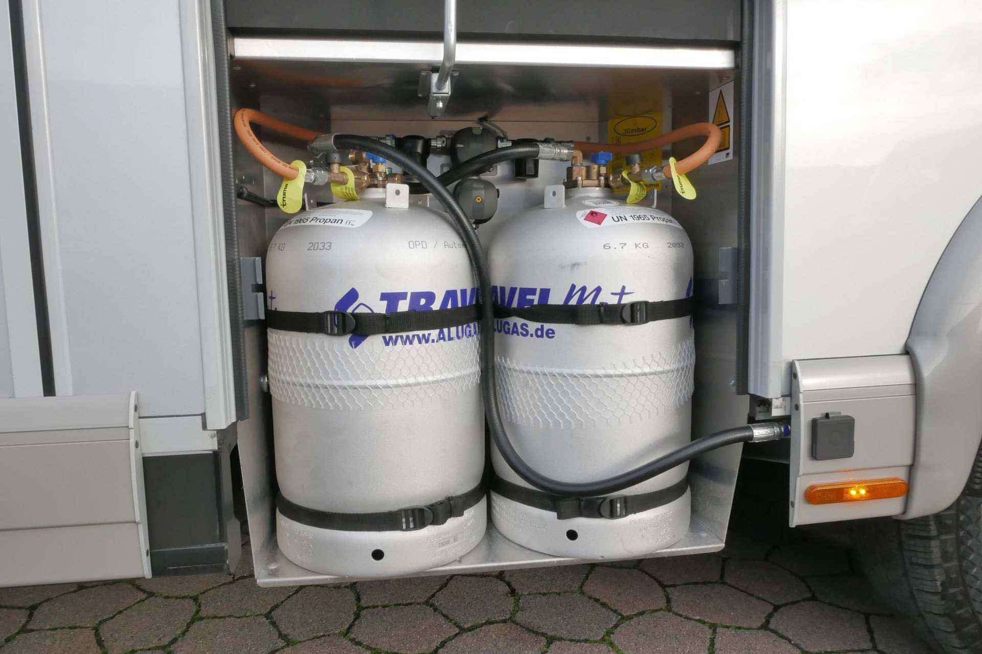 Carthago Chic E-Line l 50 LE DA | Silverline | Mercedes-Benz | Levelsysteem | Zonnepanelen |
