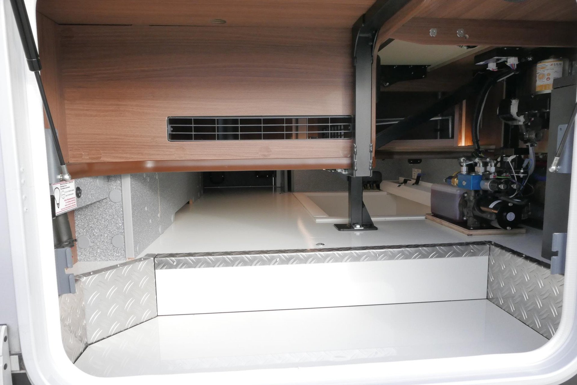 Carthago Chic E-Line l 50 LE DA | Silverline | Mercedes-Benz | Levelsysteem | Zonnepanelen |