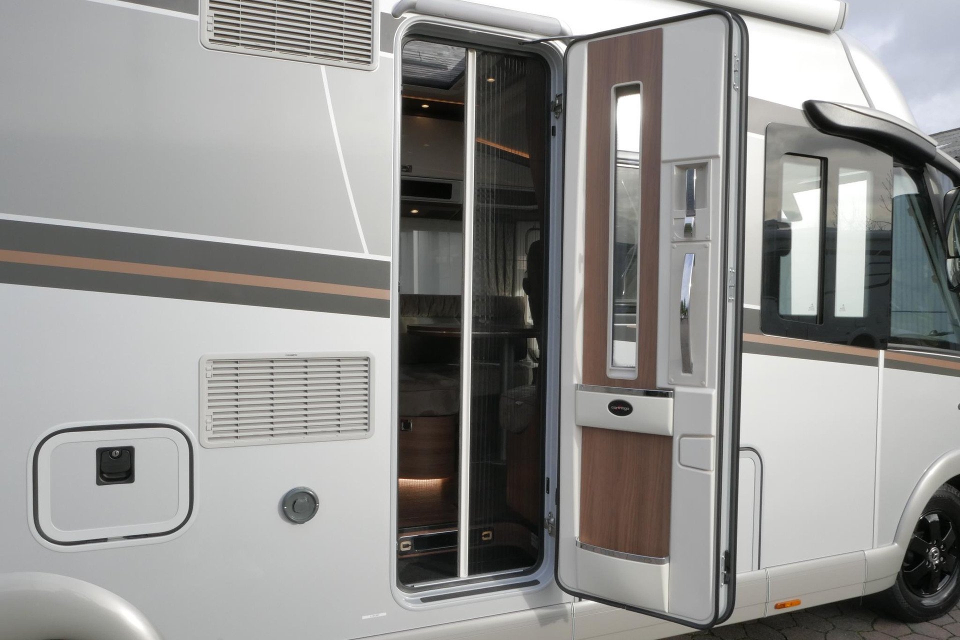Carthago Chic E-Line l 50 LE DA | Silverline | Mercedes-Benz | Levelsysteem | Zonnepanelen |