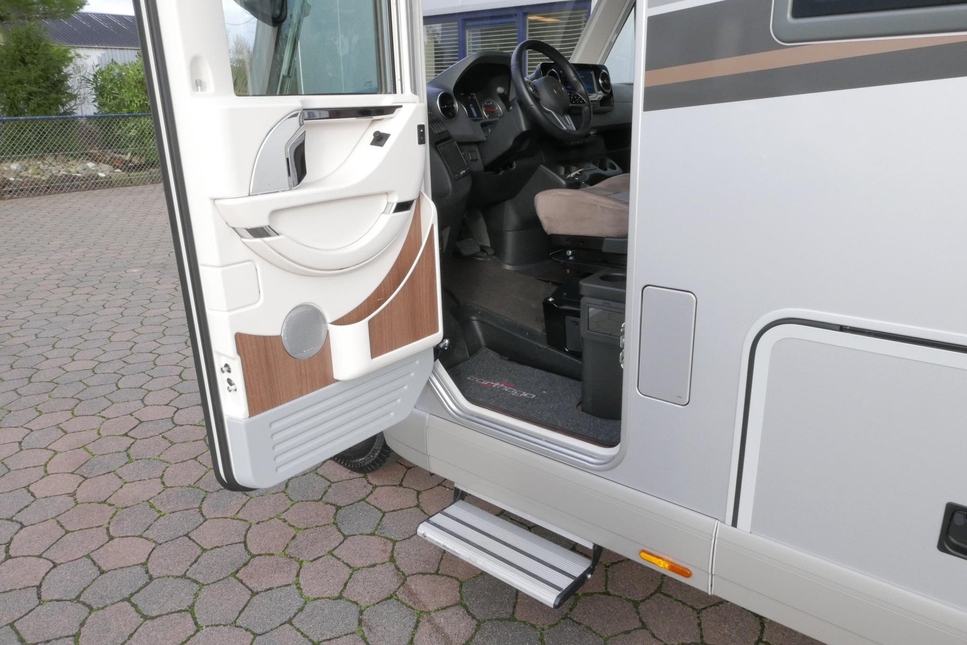 Carthago Chic E-Line l 50 LE DA | Silverline | Mercedes-Benz | Levelsysteem | Zonnepanelen |