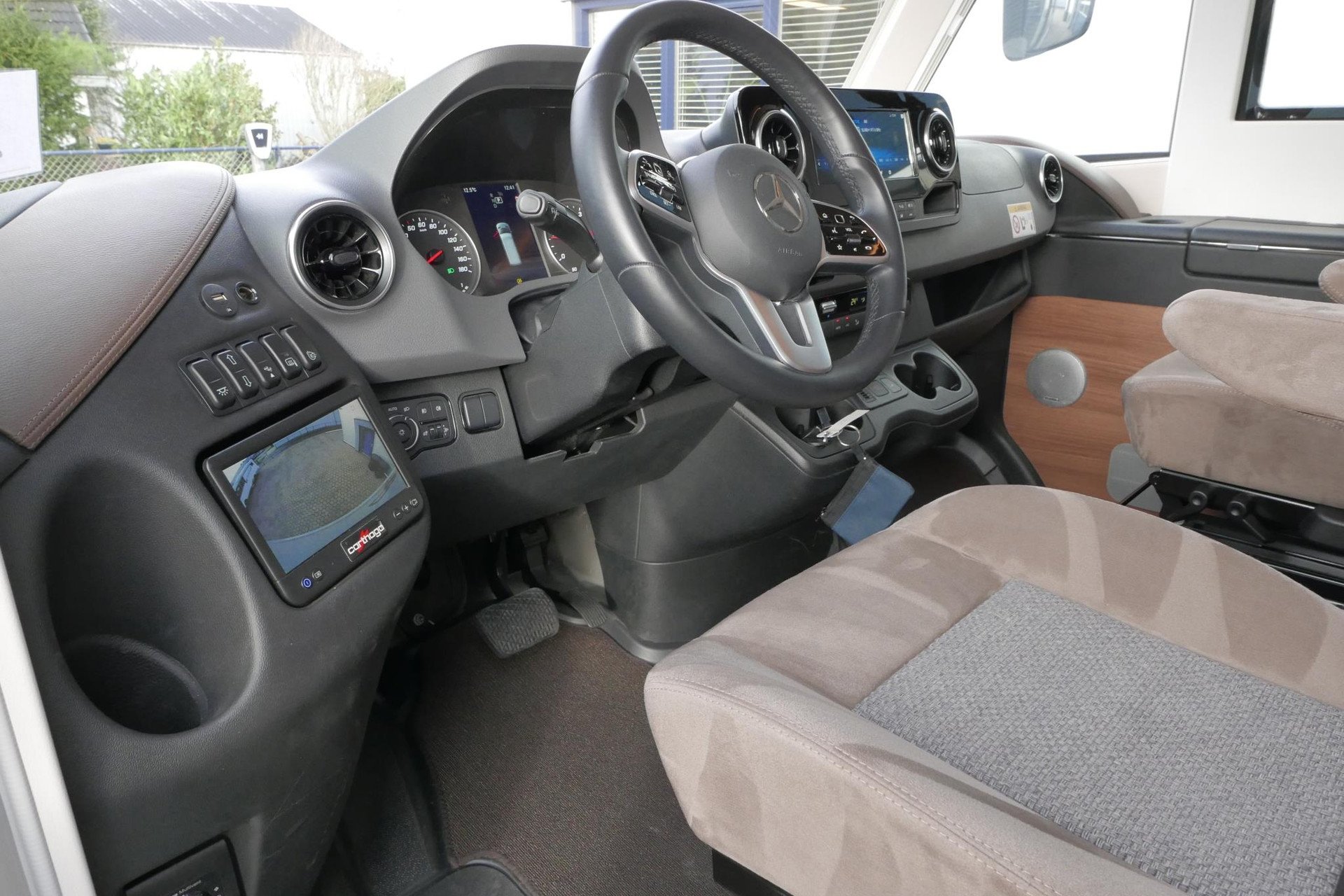 Carthago Chic E-Line l 50 LE DA | Silverline | Mercedes-Benz | Levelsysteem | Zonnepanelen |