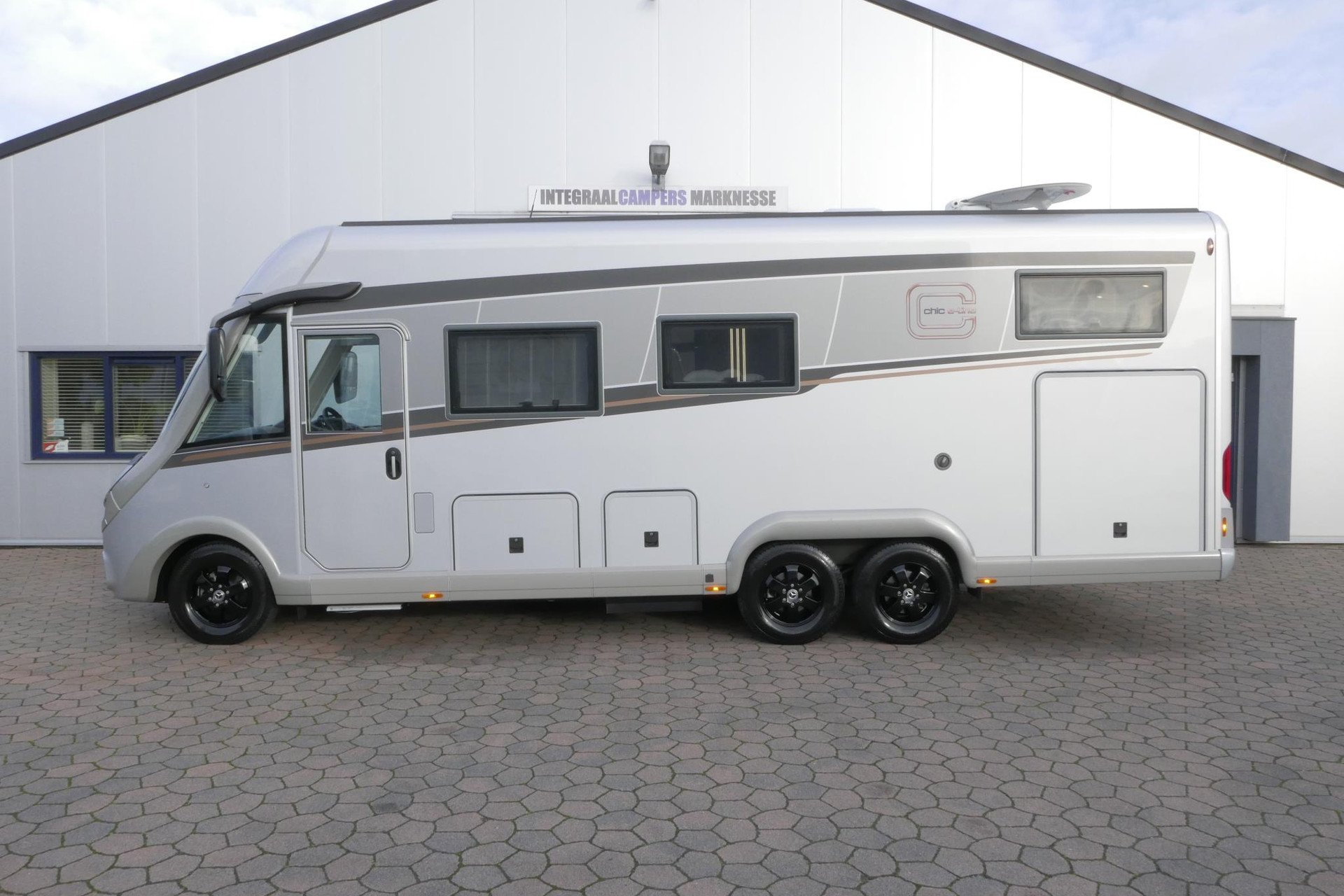 Carthago Chic E-Line l 50 LE DA | Silverline | Mercedes-Benz | Levelsysteem | Zonnepanelen |