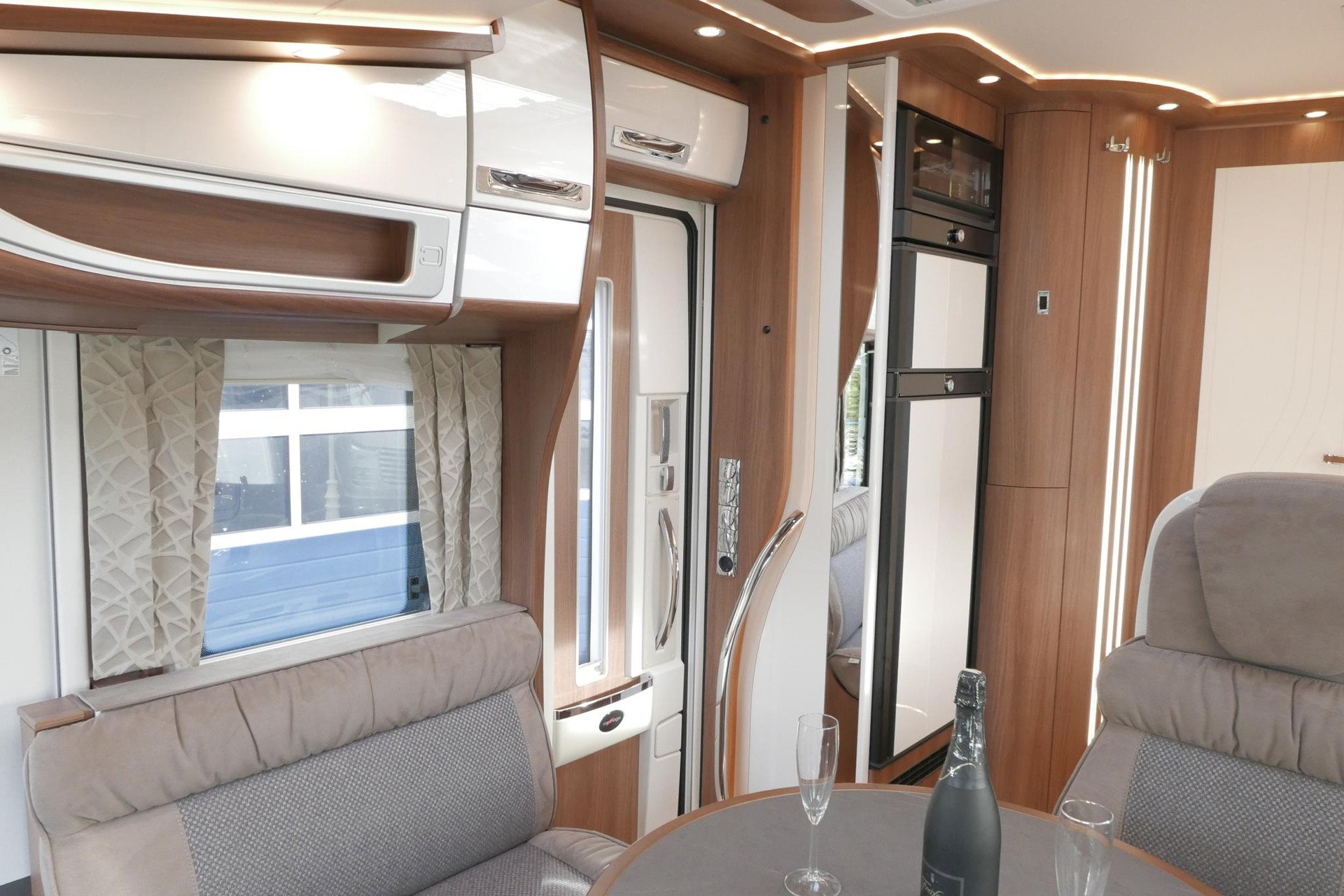Carthago Chic E-Line l 50 LE DA | Silverline | Mercedes-Benz | Levelsysteem | Zonnepanelen |
