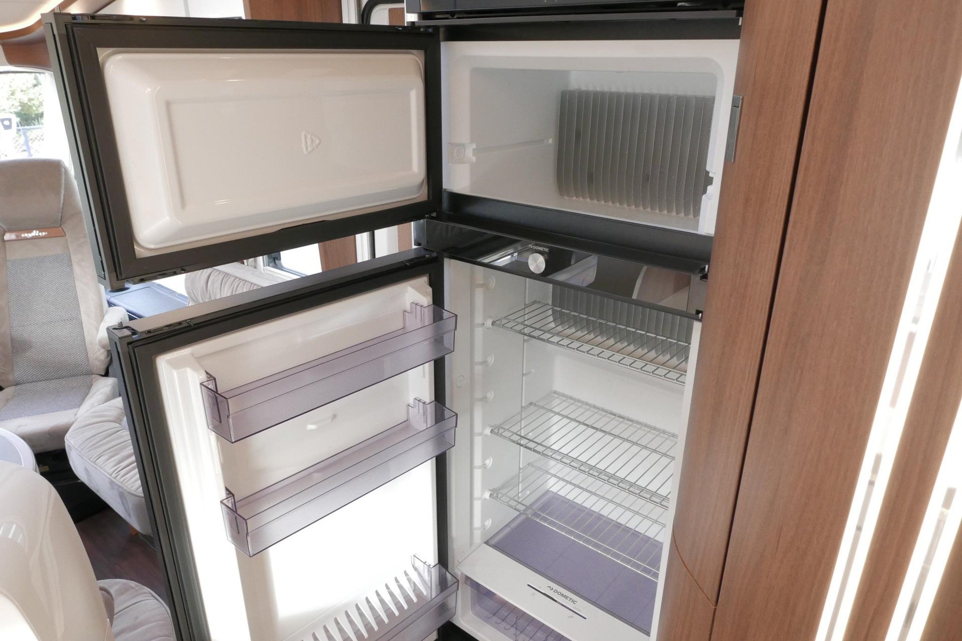 Carthago Chic E-Line l 50 LE DA | Silverline | Mercedes-Benz | Levelsysteem | Zonnepanelen |