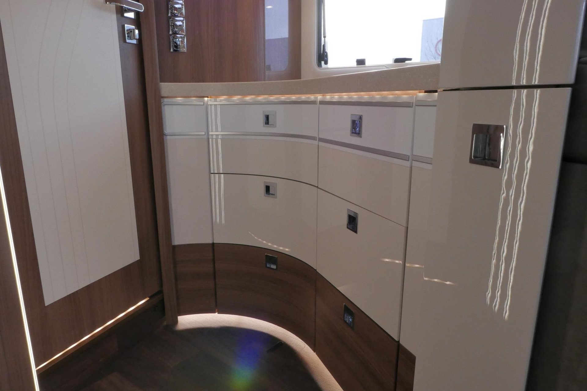 Carthago Chic E-Line l 50 LE DA | Silverline | Mercedes-Benz | Levelsysteem | Zonnepanelen |