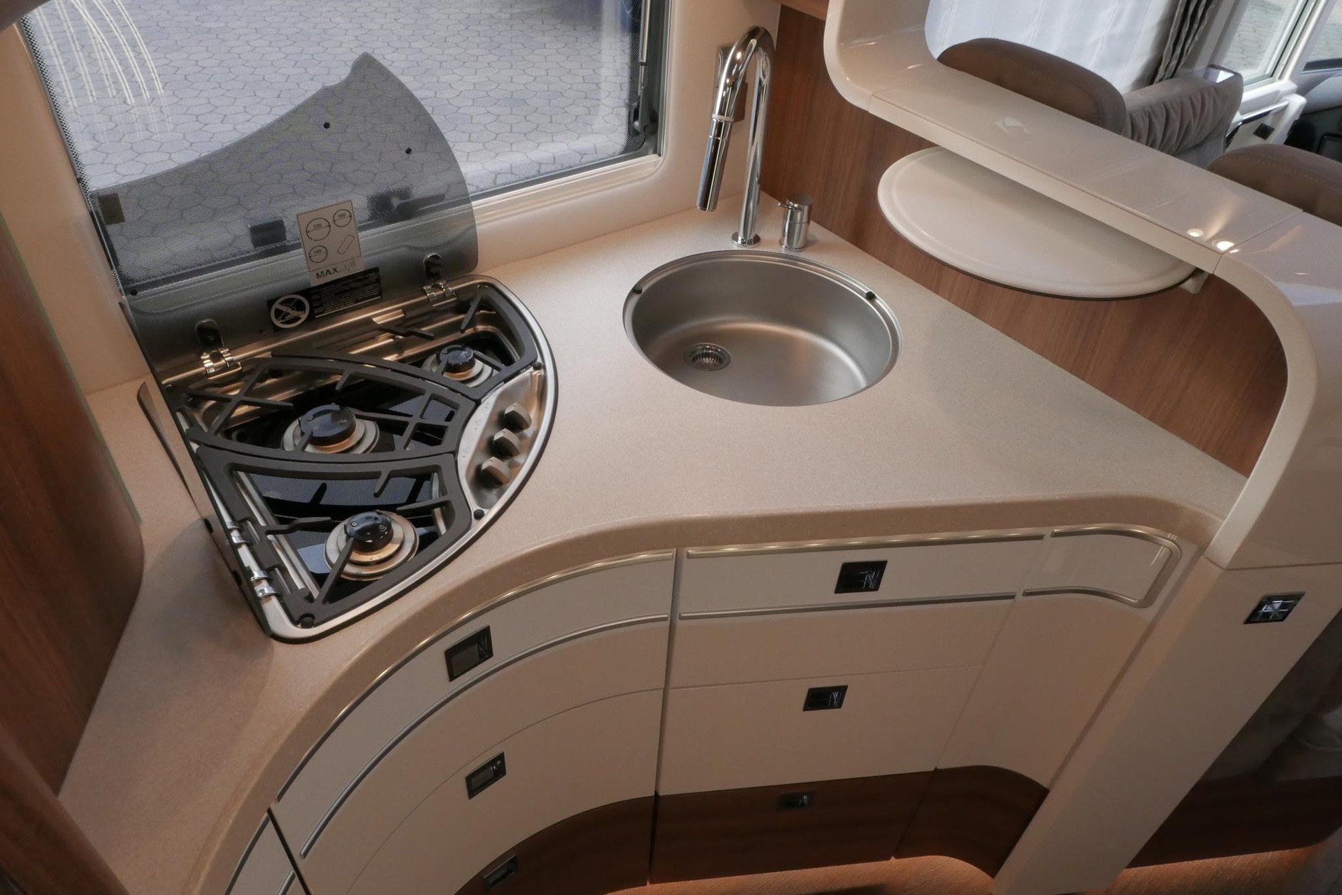 Carthago Chic E-Line l 50 LE DA | Silverline | Mercedes-Benz | Levelsysteem | Zonnepanelen |