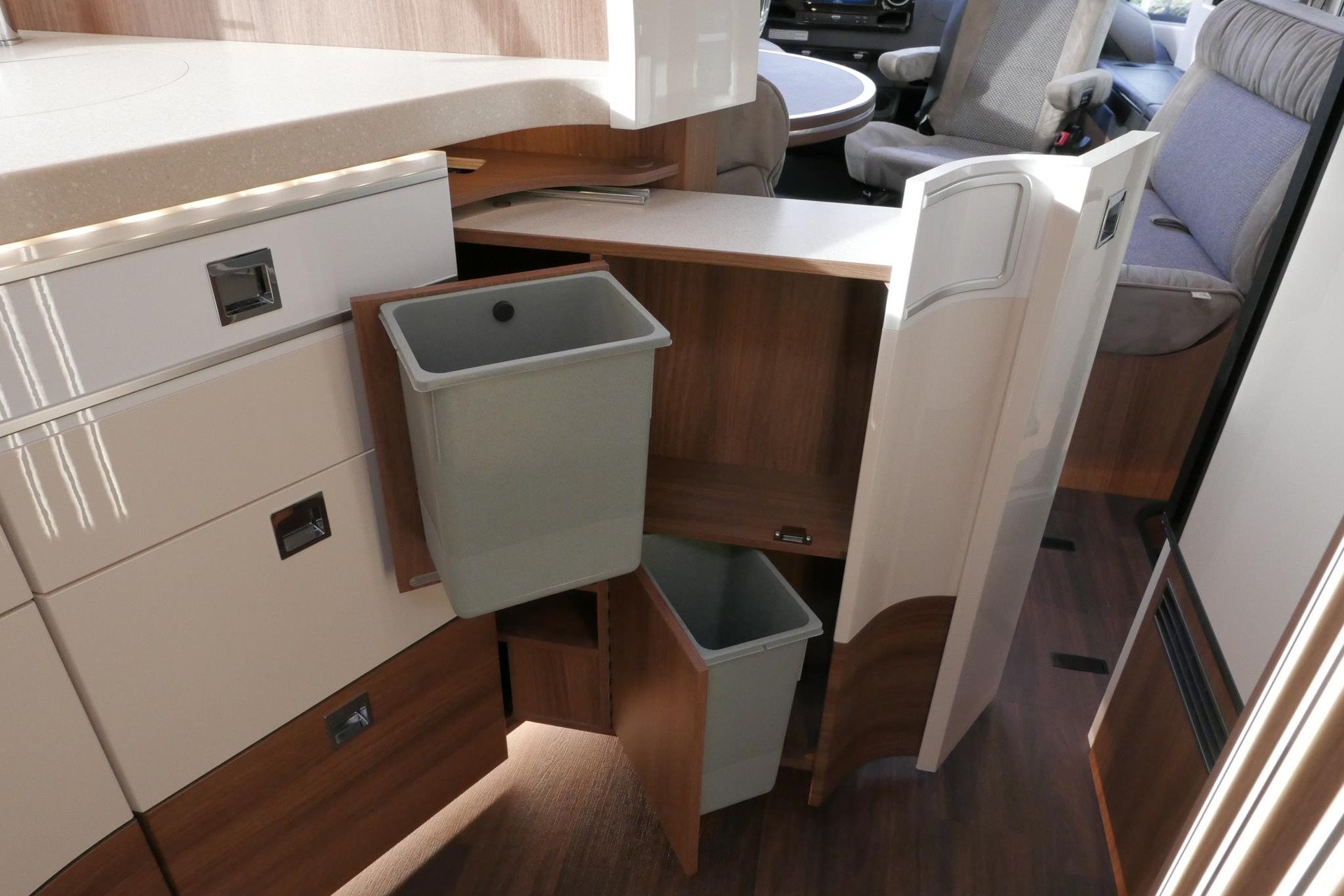 Carthago Chic E-Line l 50 LE DA | Silverline | Mercedes-Benz | Levelsysteem | Zonnepanelen |