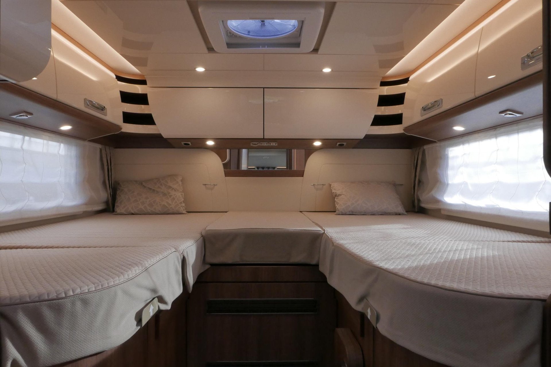 Carthago Chic E-Line l 50 LE DA | Silverline | Mercedes-Benz | Levelsysteem | Zonnepanelen |