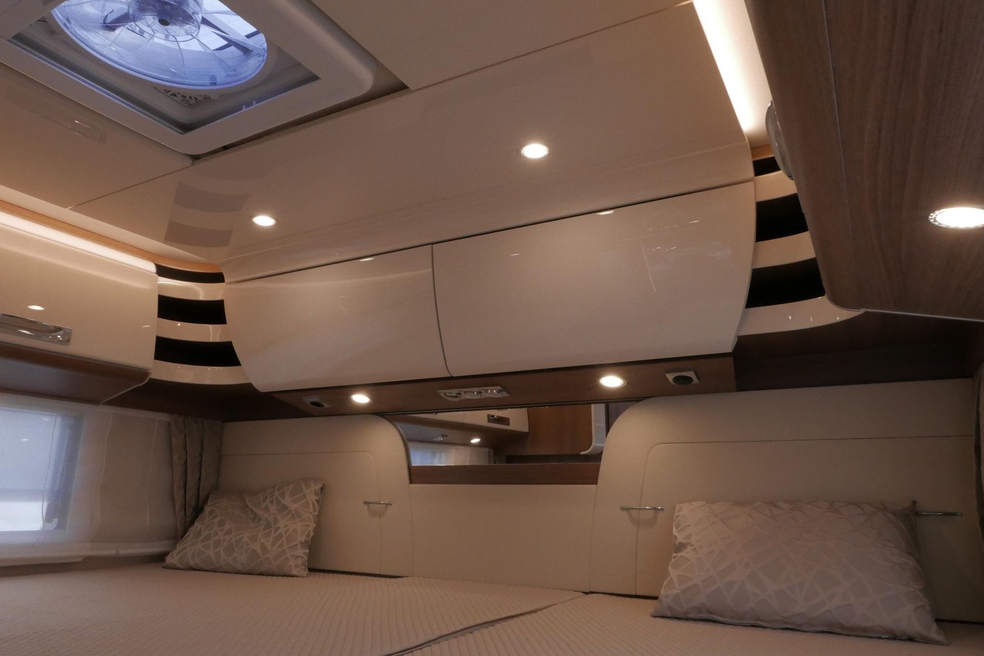 Carthago Chic E-Line l 50 LE DA | Silverline | Mercedes-Benz | Levelsysteem | Zonnepanelen |