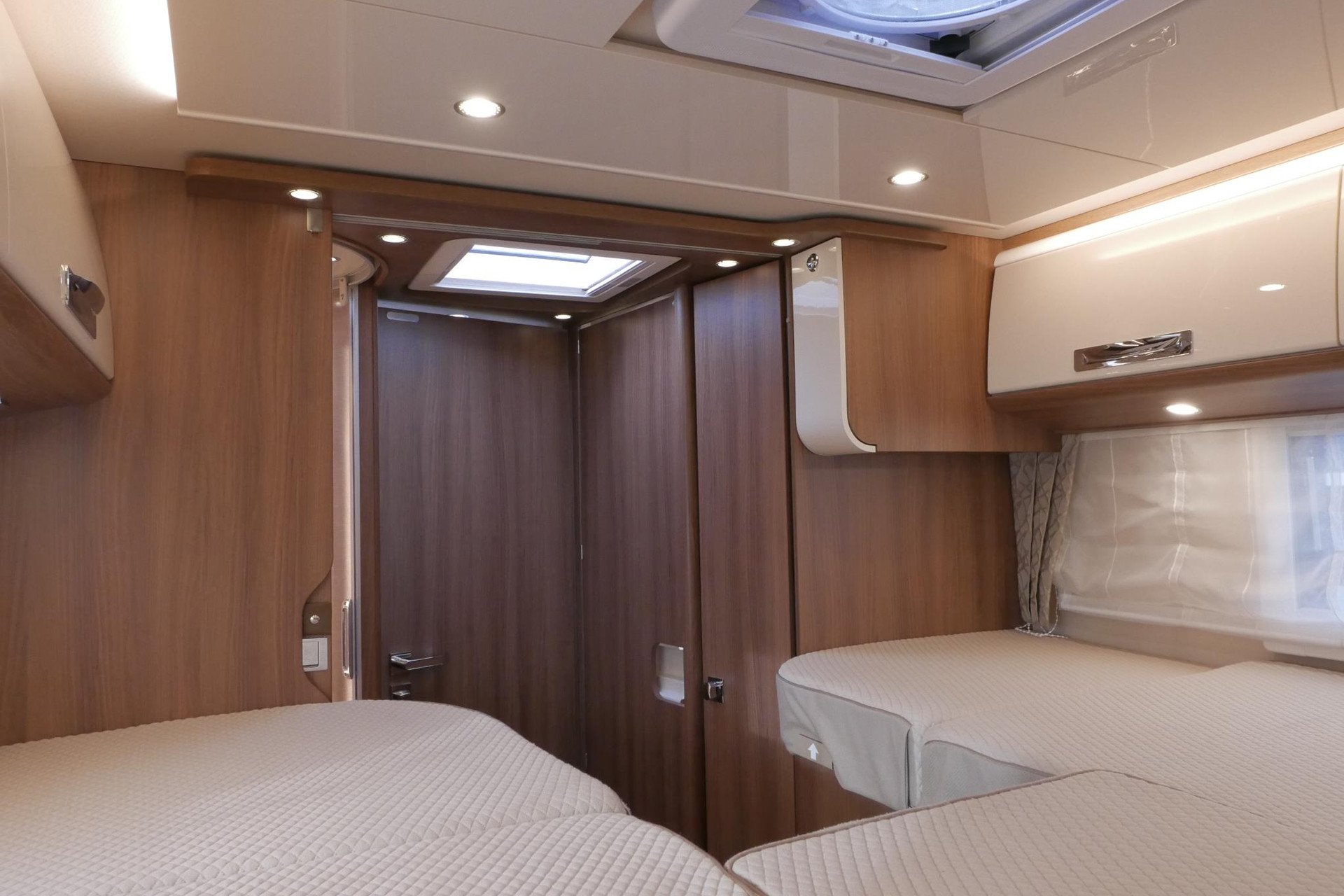 Carthago Chic E-Line l 50 LE DA | Silverline | Mercedes-Benz | Levelsysteem | Zonnepanelen |