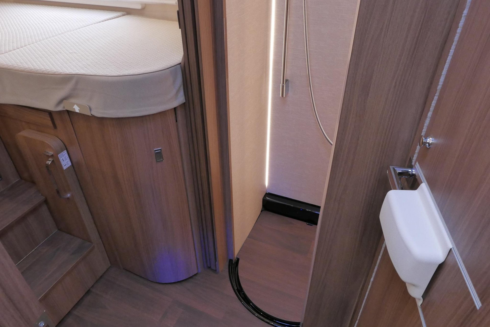 Carthago Chic E-Line l 50 LE DA | Silverline | Mercedes-Benz | Levelsysteem | Zonnepanelen |