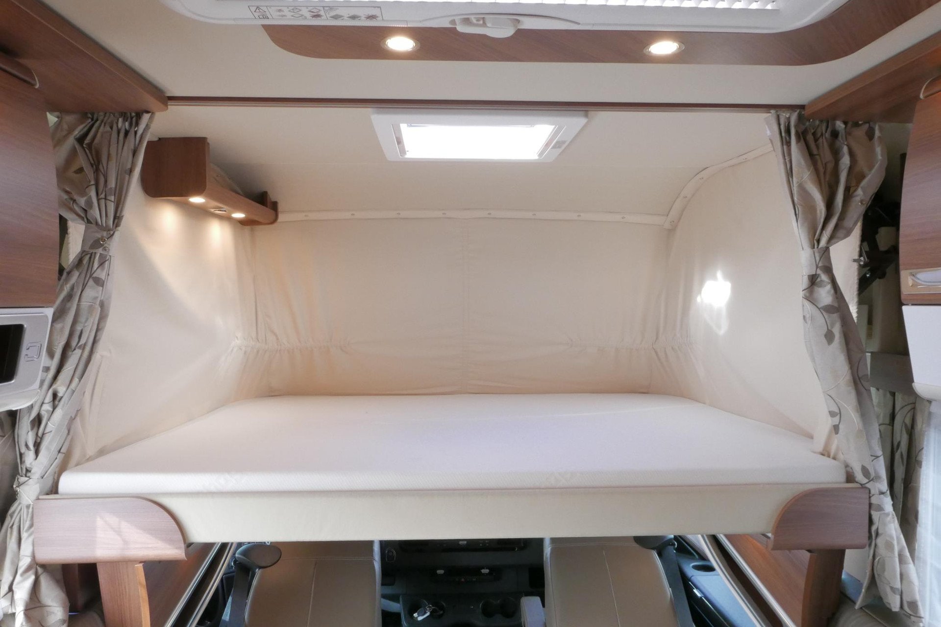 Carthago Chic E-Line l 50 LE DA | Silverline | Mercedes-Benz | Levelsysteem | Zonnepanelen |
