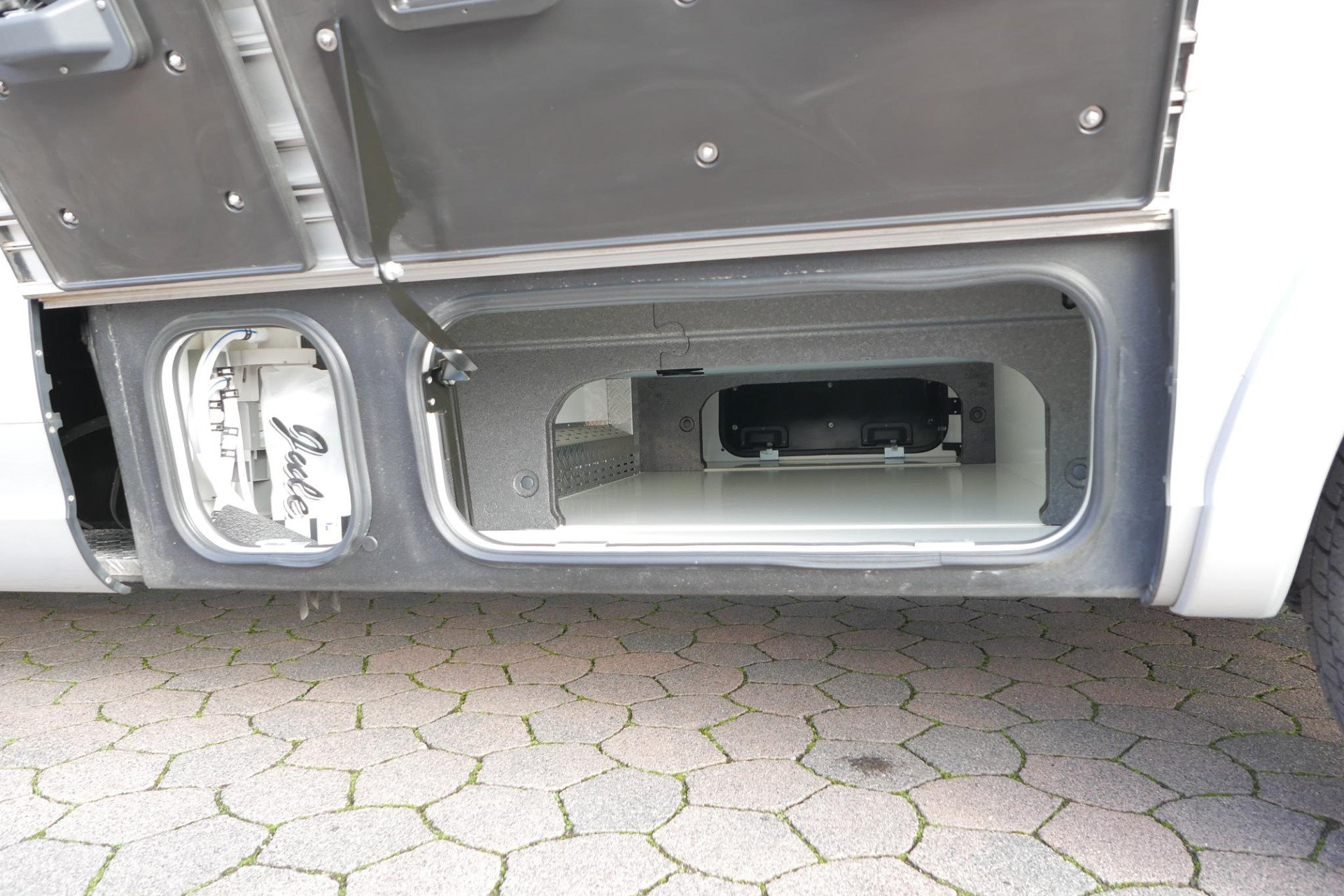 Hymer BML-I 780 MasterLine | Bovenkastjes | Levelsysteem | Lithium | Enkele bedden