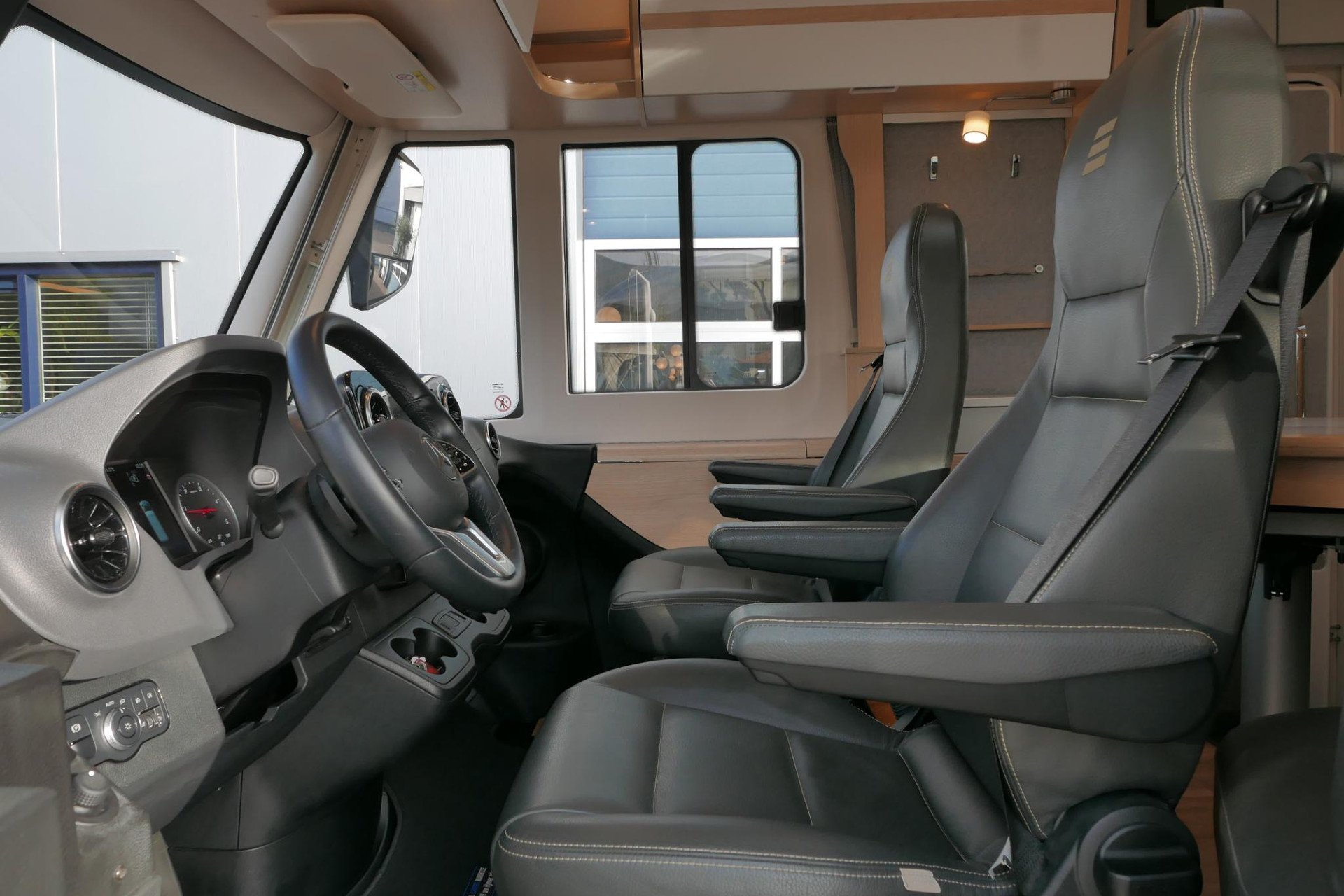 Hymer BML-I 780 MasterLine | Bovenkastjes | Levelsysteem | Lithium | Enkele bedden