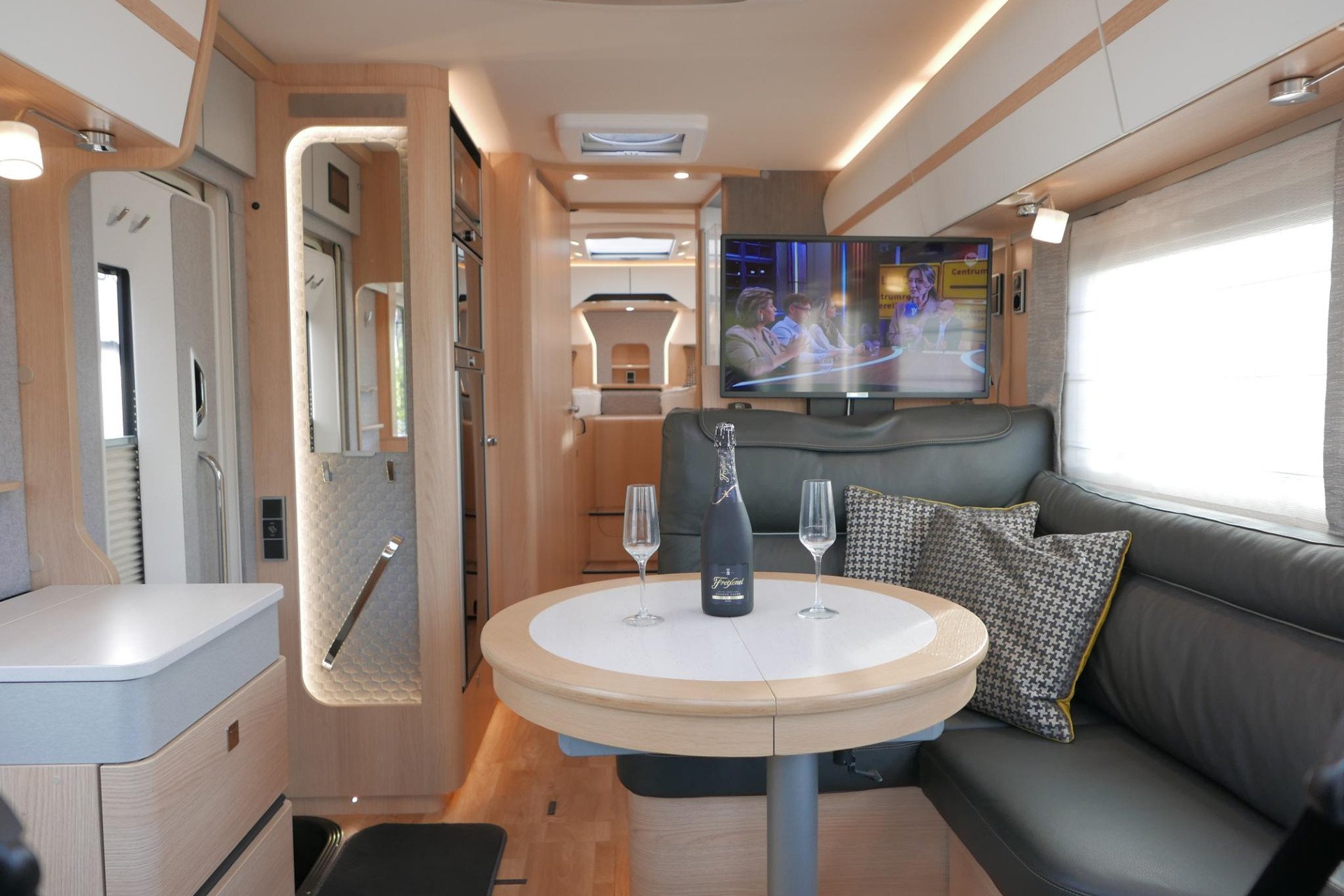 Hymer BML-I 780 MasterLine | Bovenkastjes | Levelsysteem | Lithium | Enkele bedden
