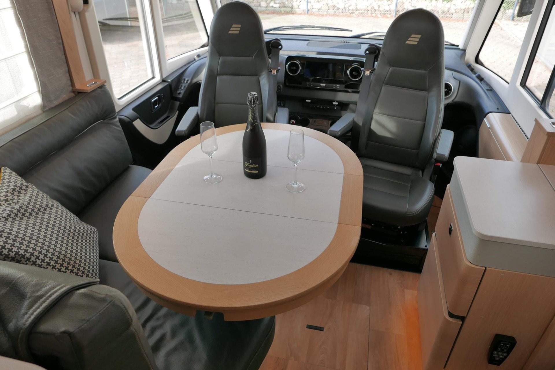 Hymer BML-I 780 MasterLine | Bovenkastjes | Levelsysteem | Lithium | Enkele bedden
