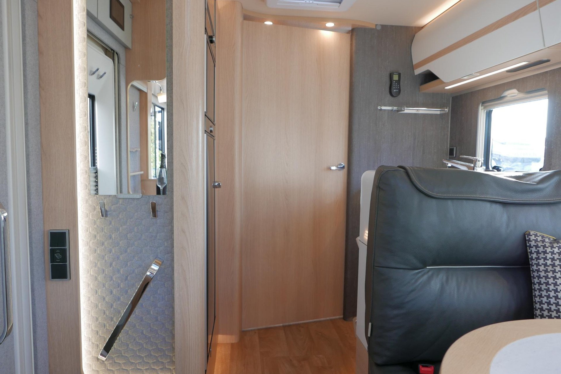 Hymer BML-I 780 MasterLine | Bovenkastjes | Levelsysteem | Lithium | Enkele bedden