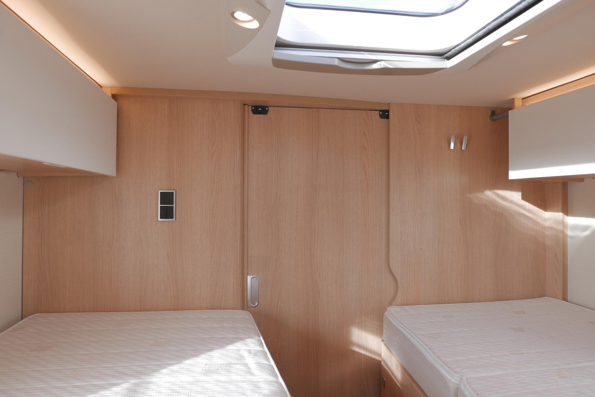 Hymer BML-I 780 MasterLine | Bovenkastjes | Levelsysteem | Lithium | Enkele bedden