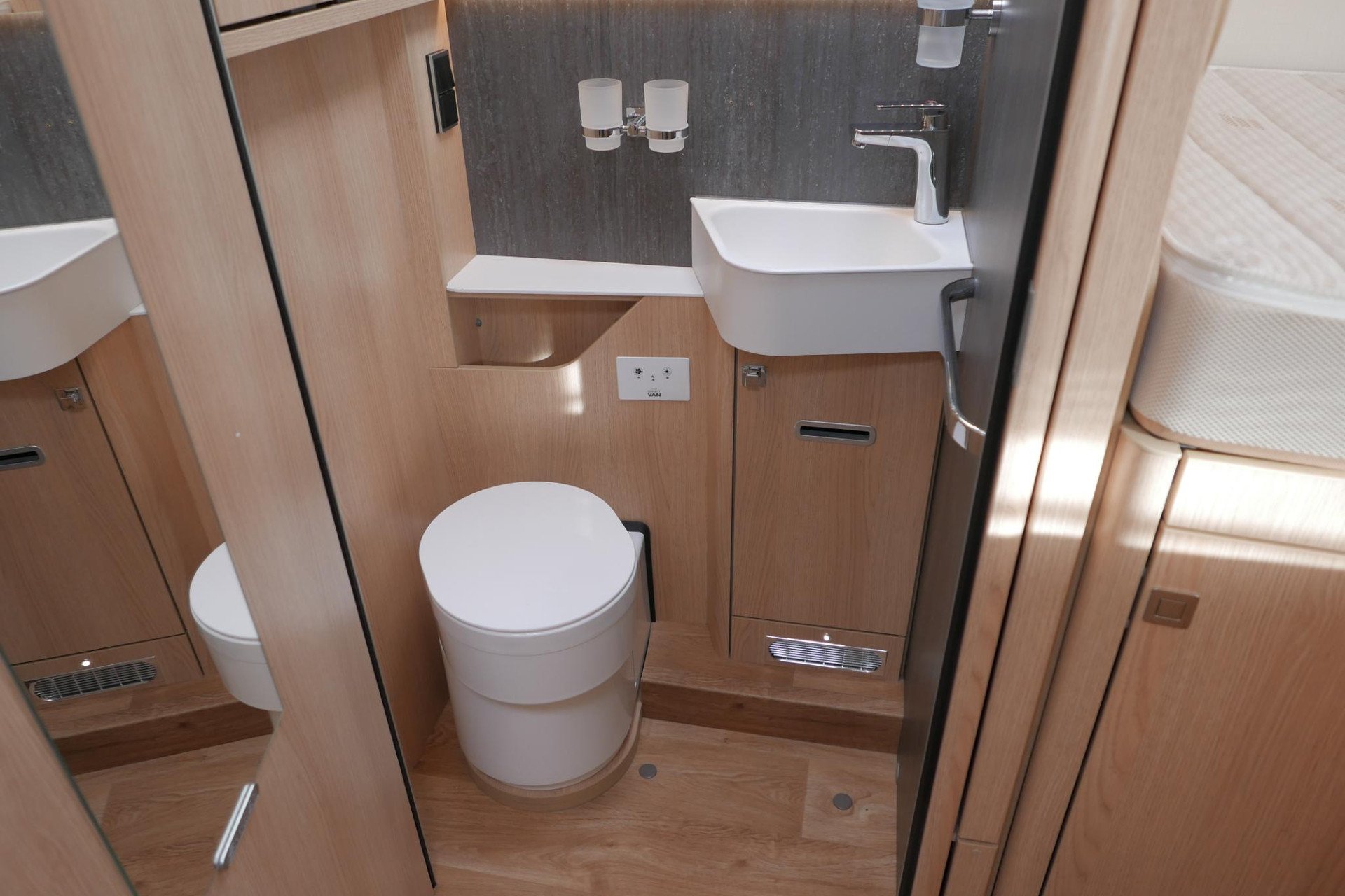 Hymer BML-I 780 MasterLine | Bovenkastjes | Levelsysteem | Lithium | Enkele bedden